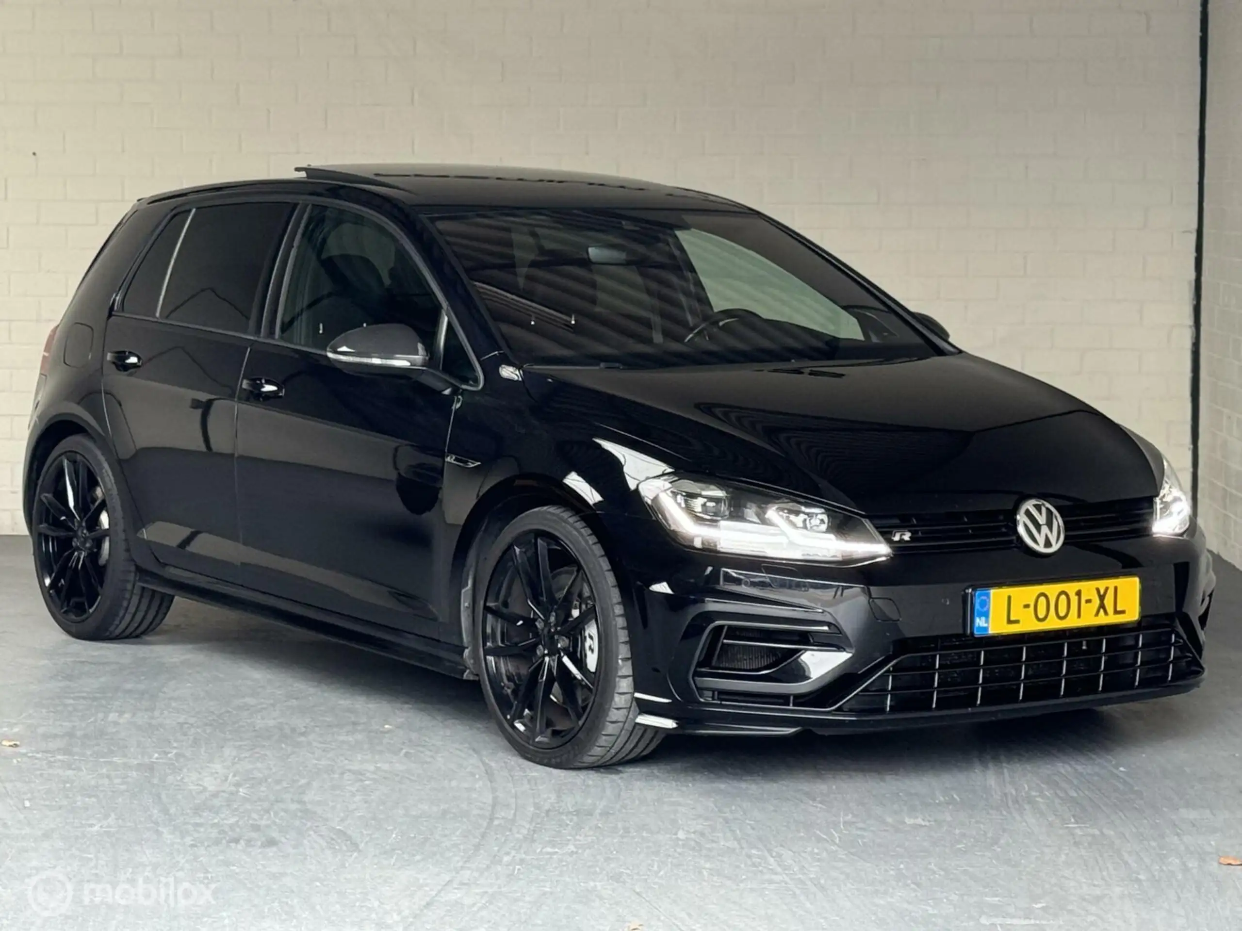 Volkswagen - Golf