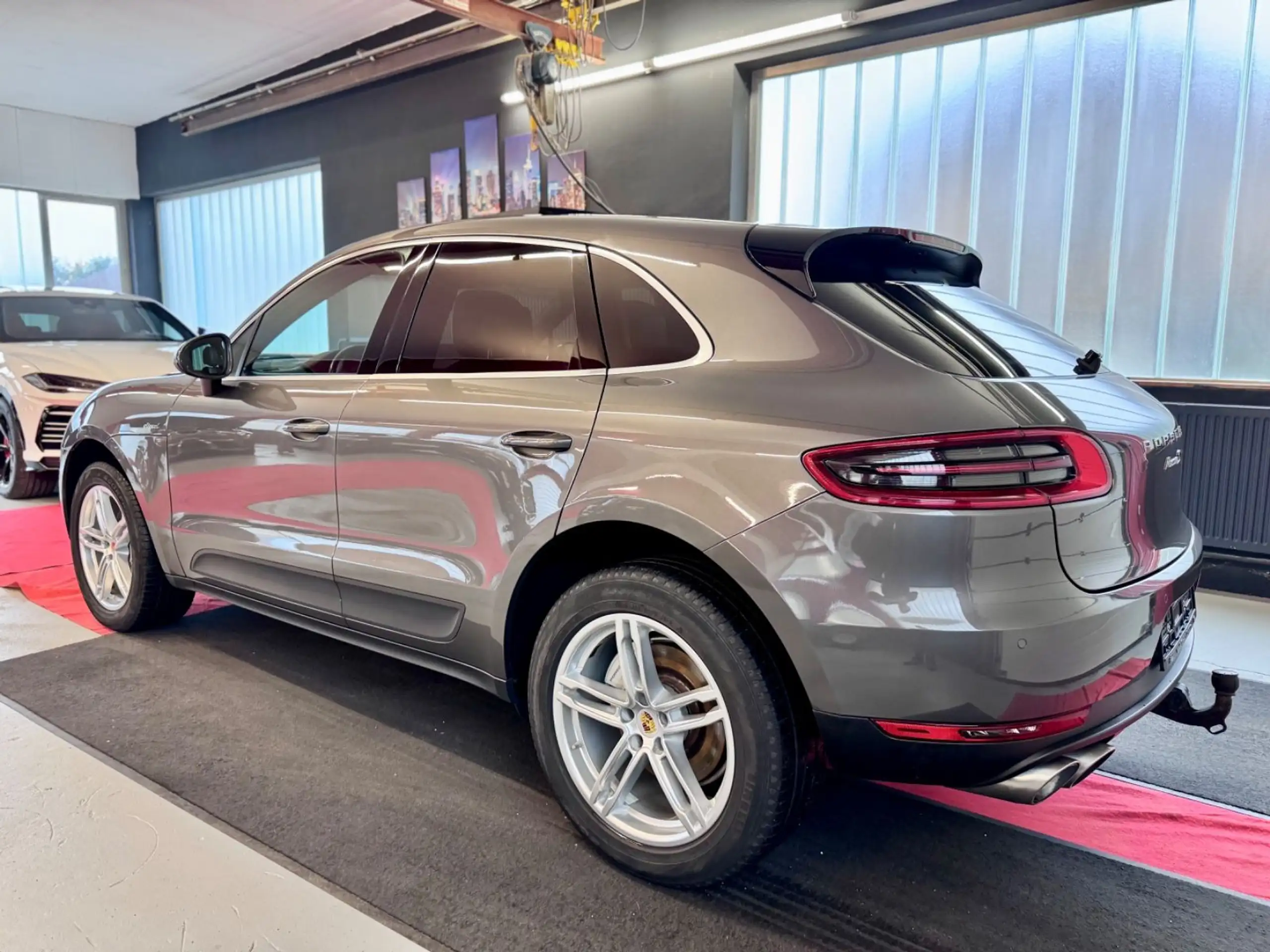 Porsche - Macan