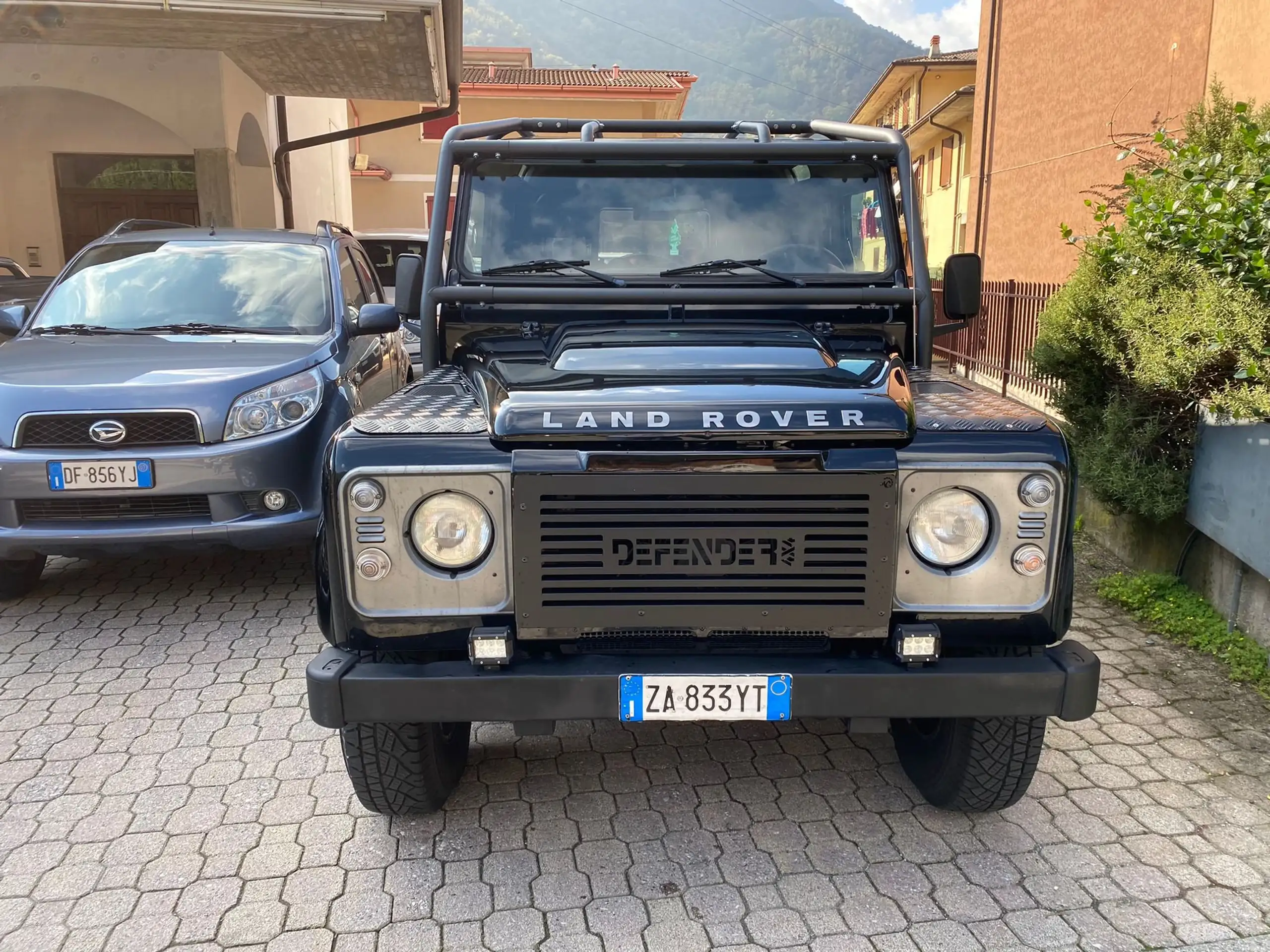 Land Rover - Defender