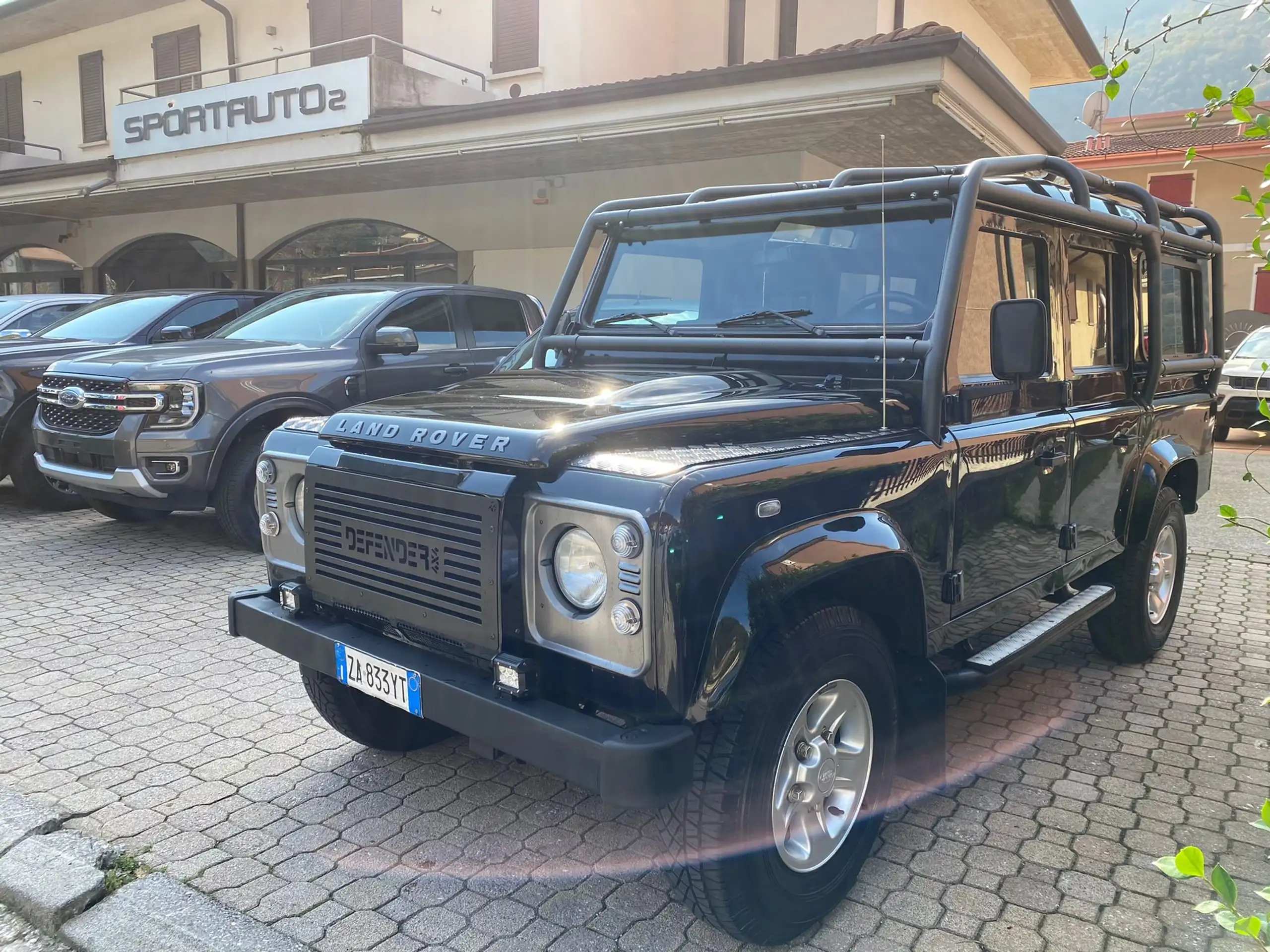 Land Rover - Defender