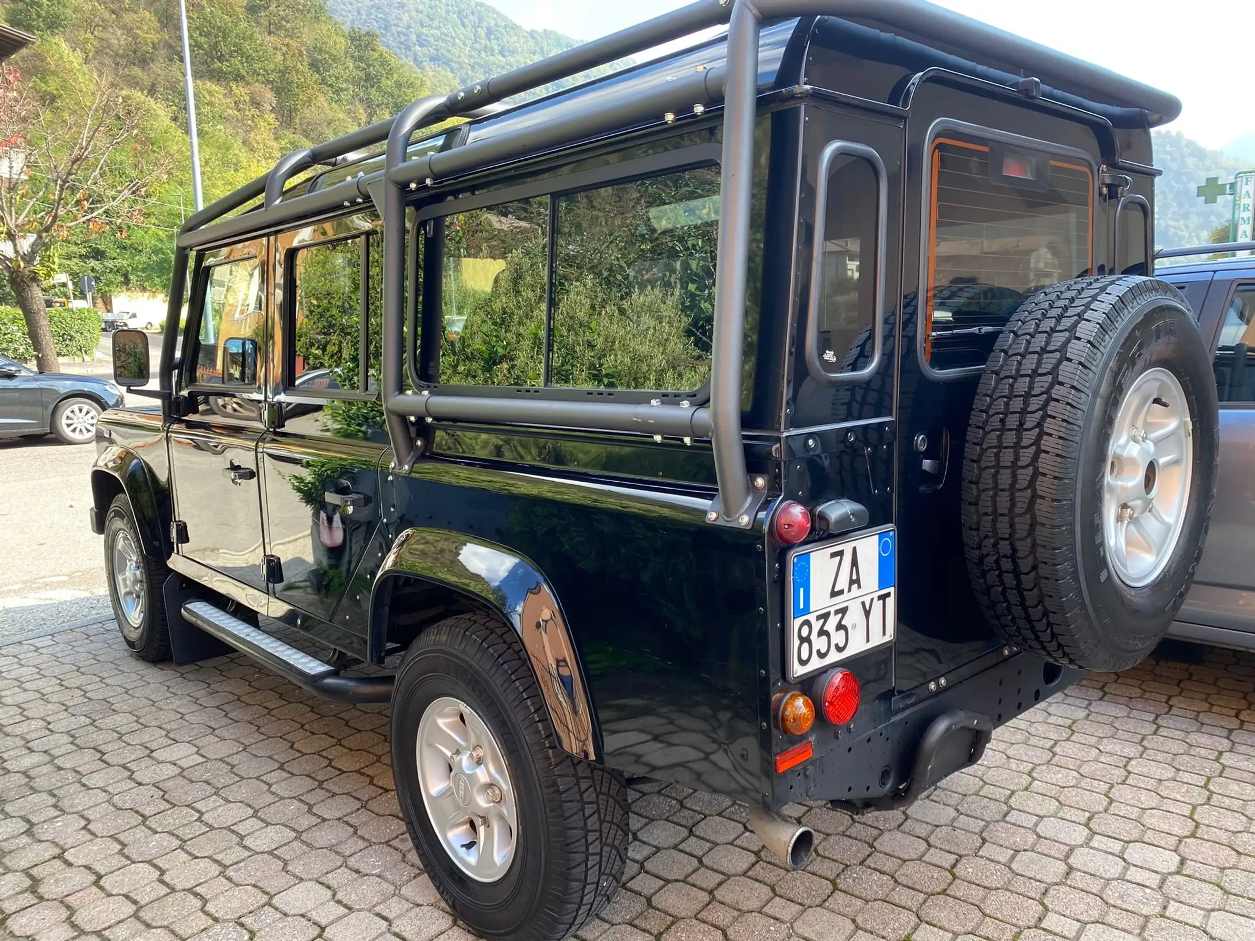 Land Rover - Defender