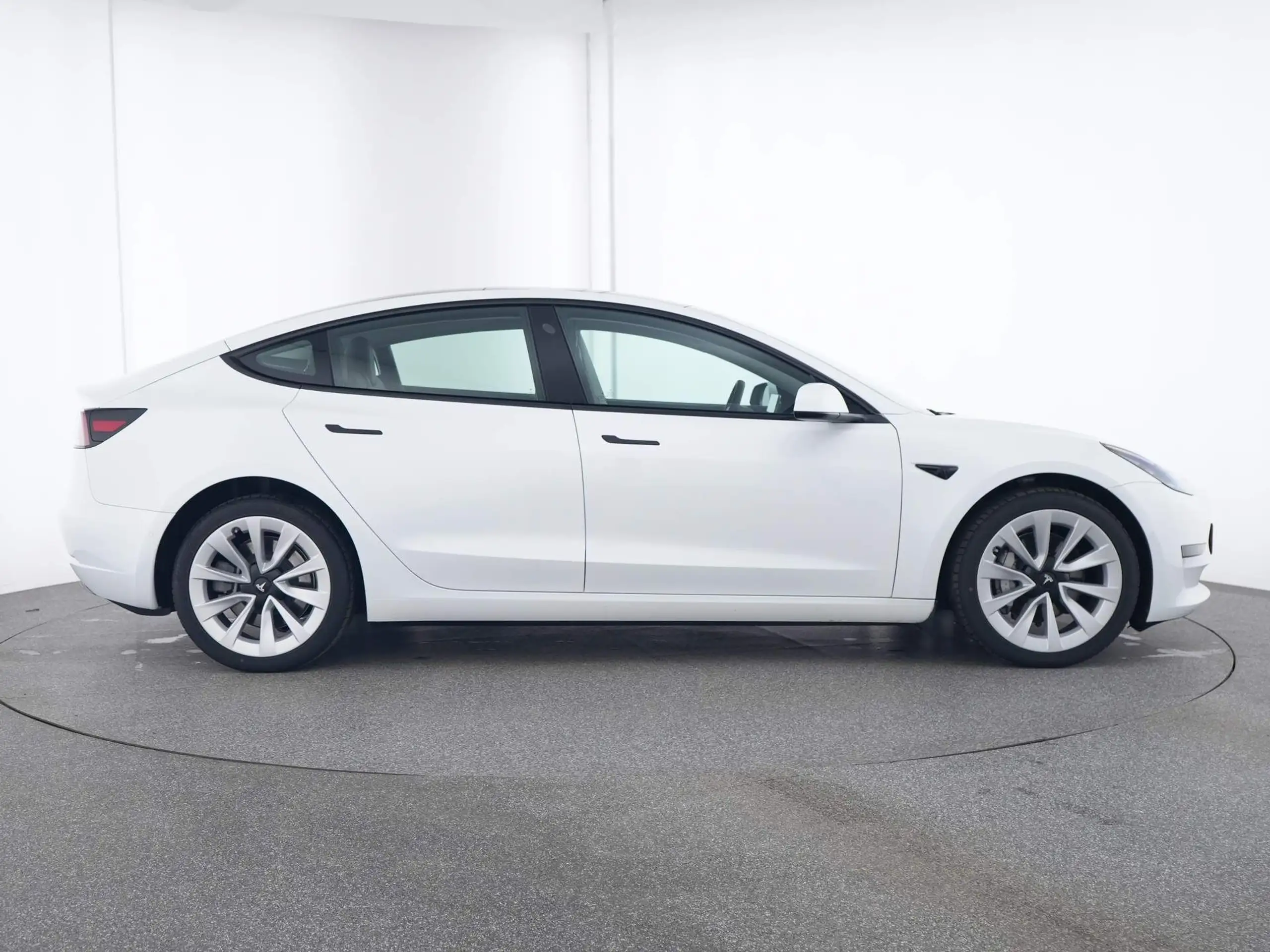 Tesla - Model 3