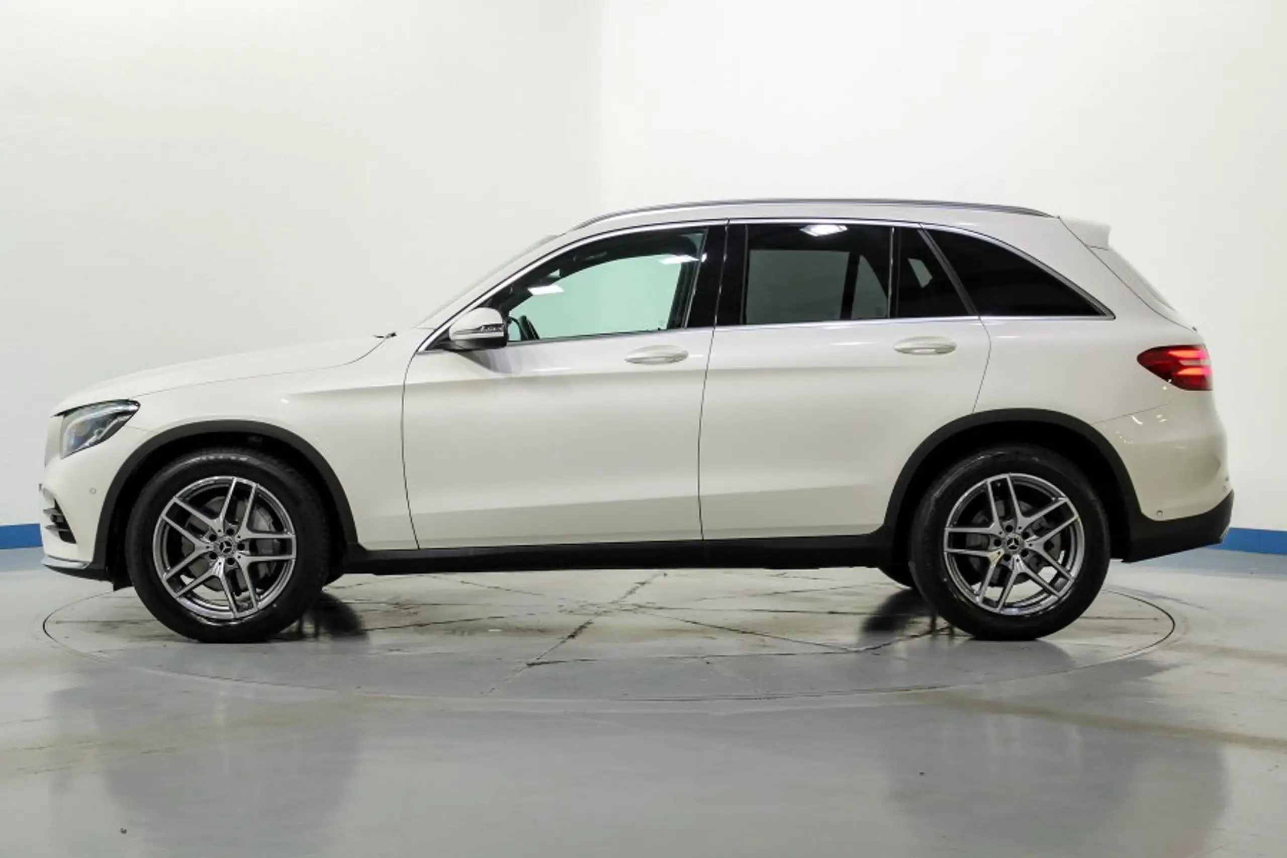 Mercedes-Benz - GLC 220