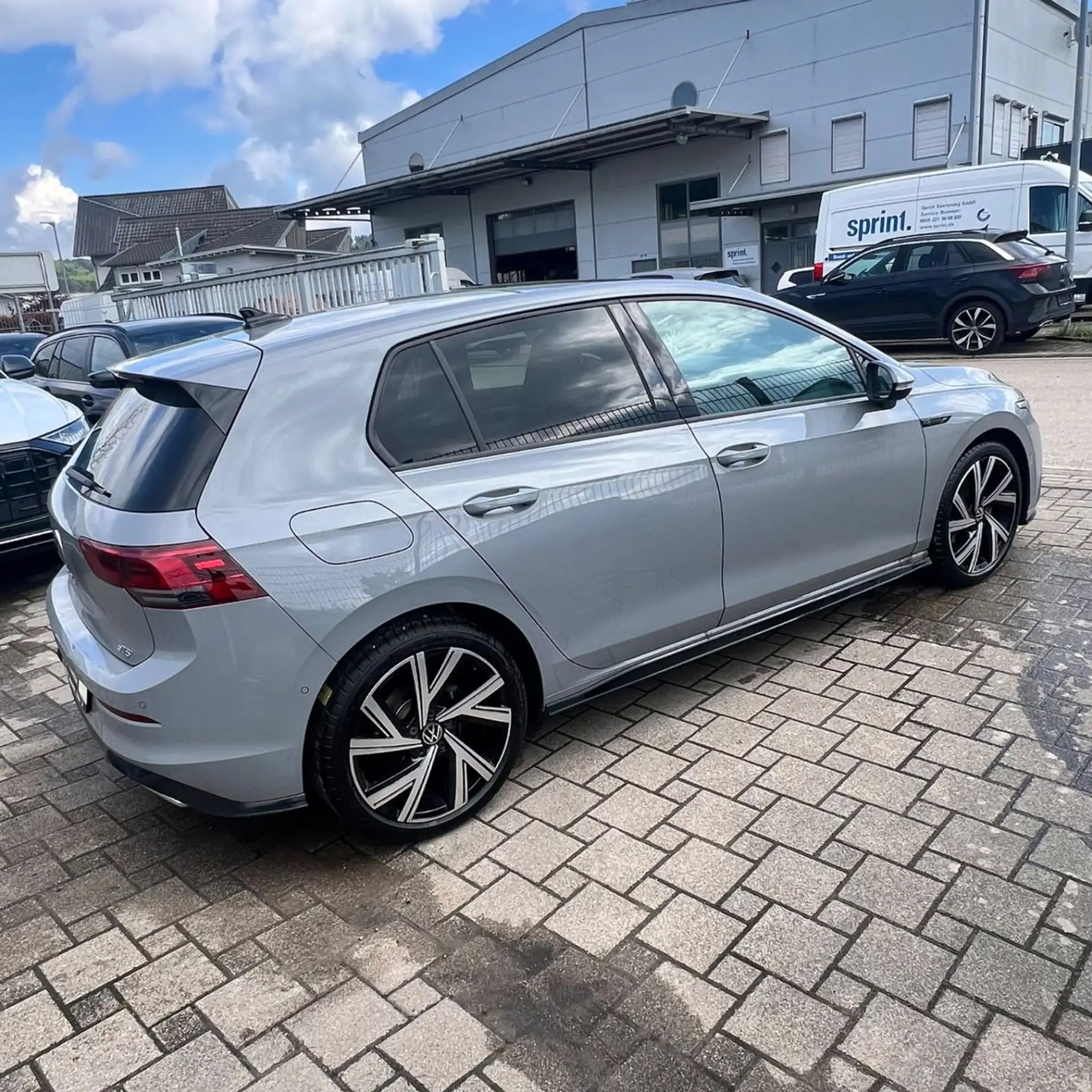 Volkswagen - Golf