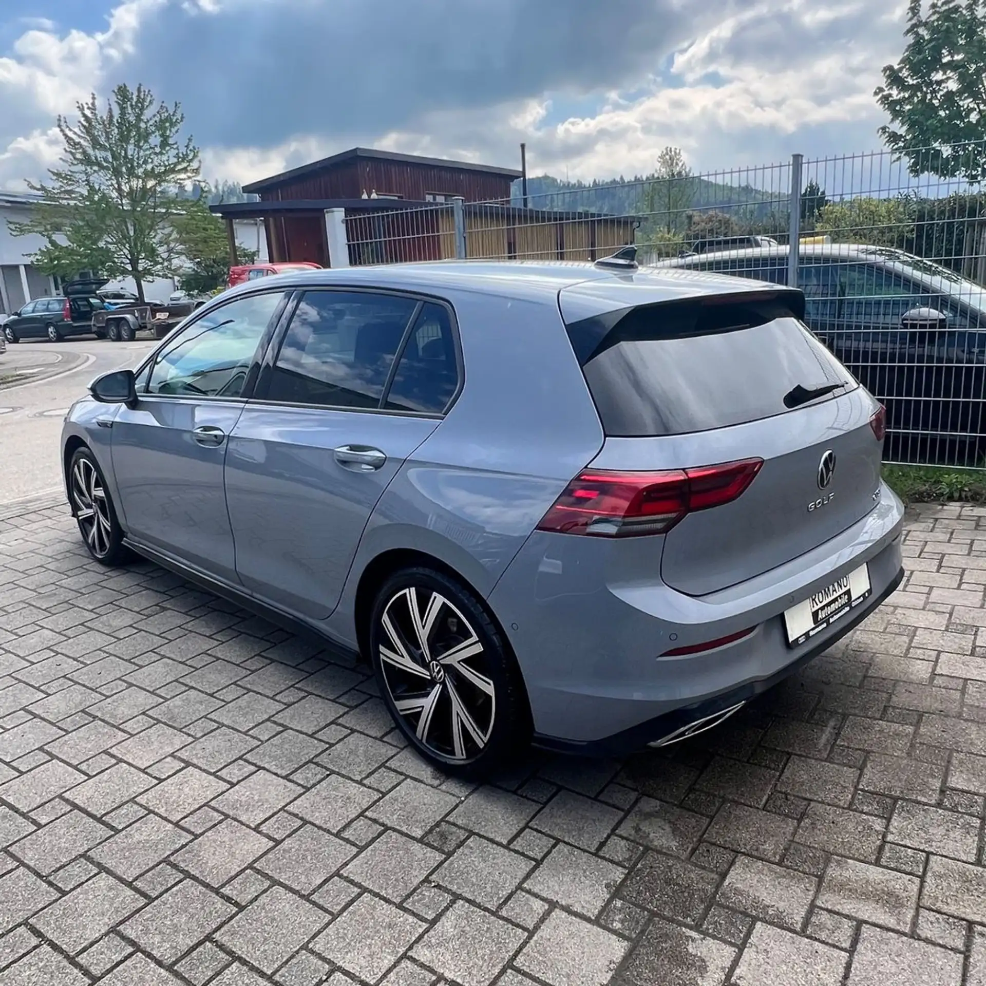 Volkswagen - Golf