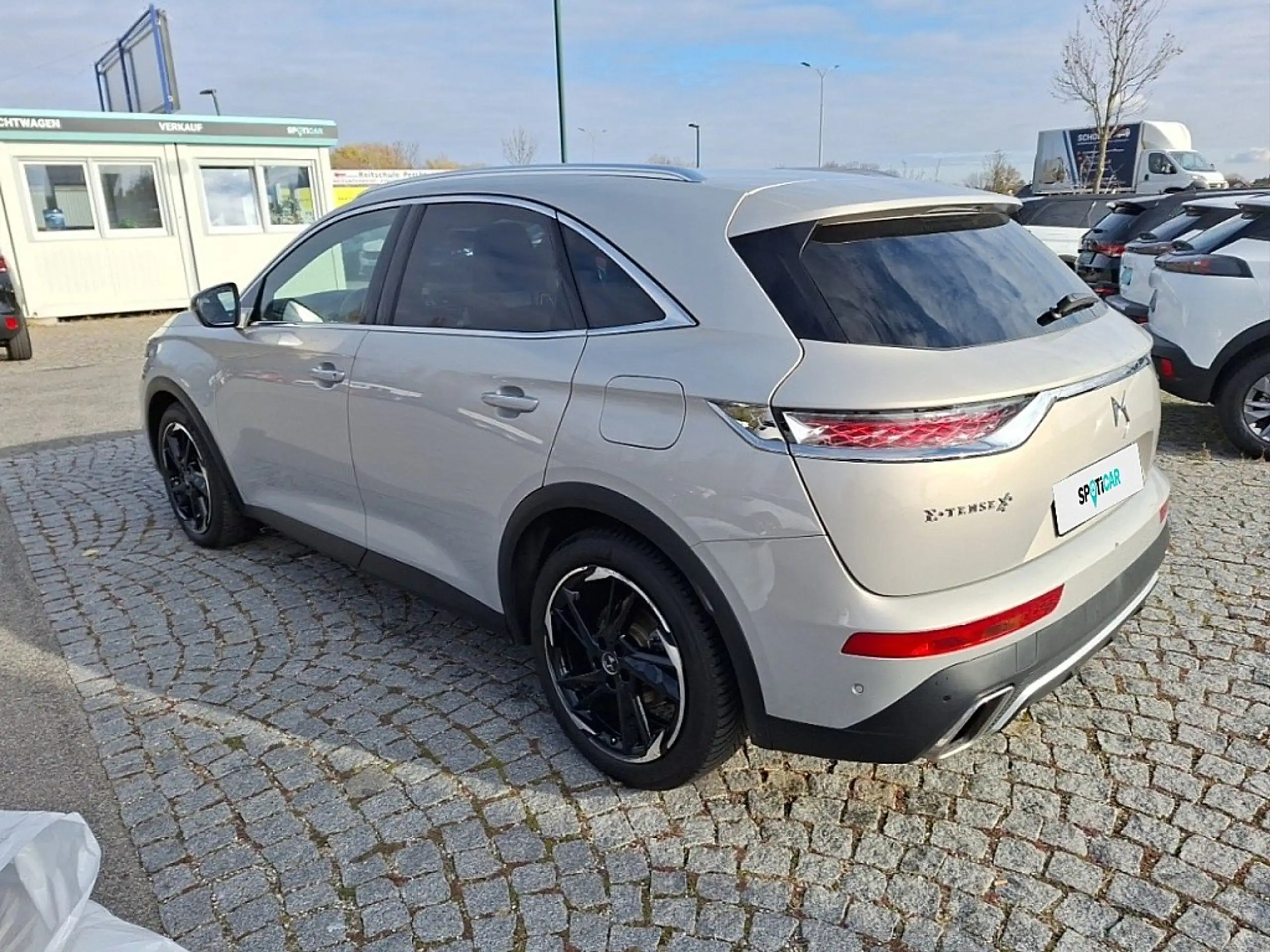 DS Automobiles - DS 7 Crossback