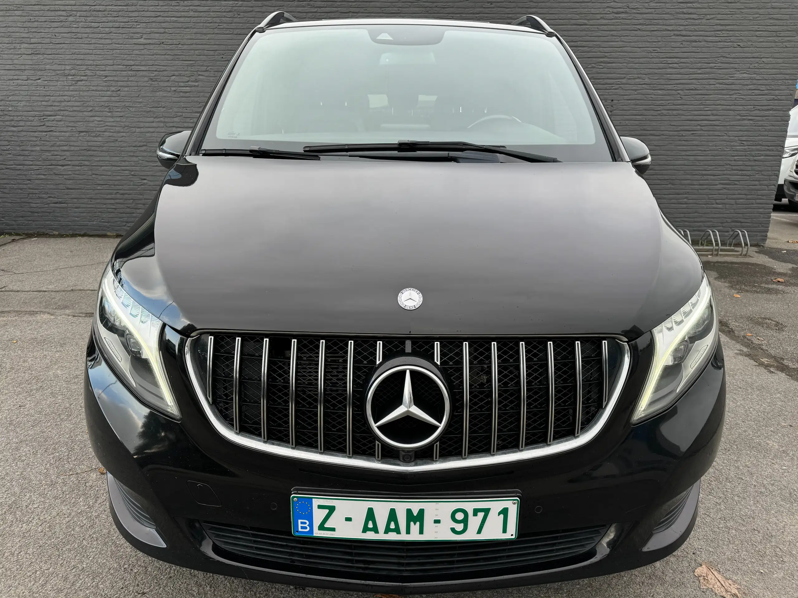 Mercedes-Benz - V 250