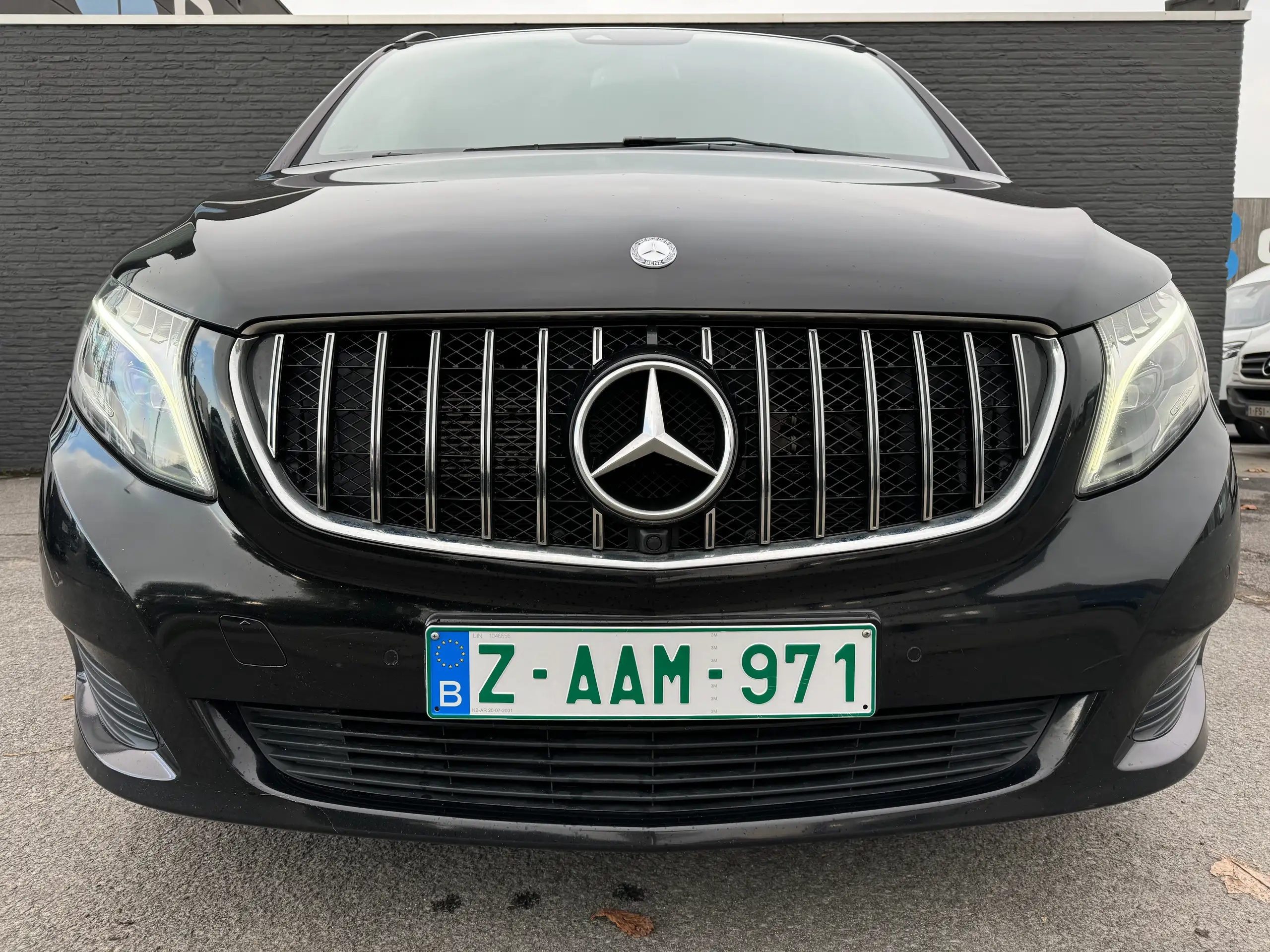 Mercedes-Benz - V 250