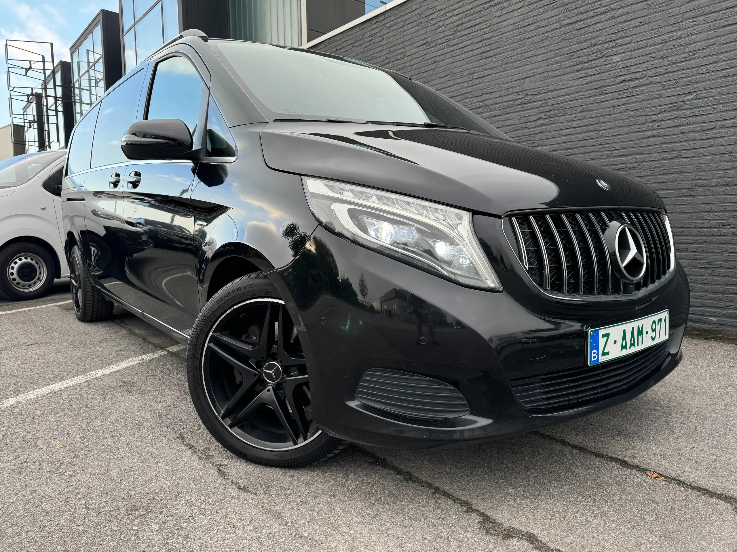 Mercedes-Benz - V 250