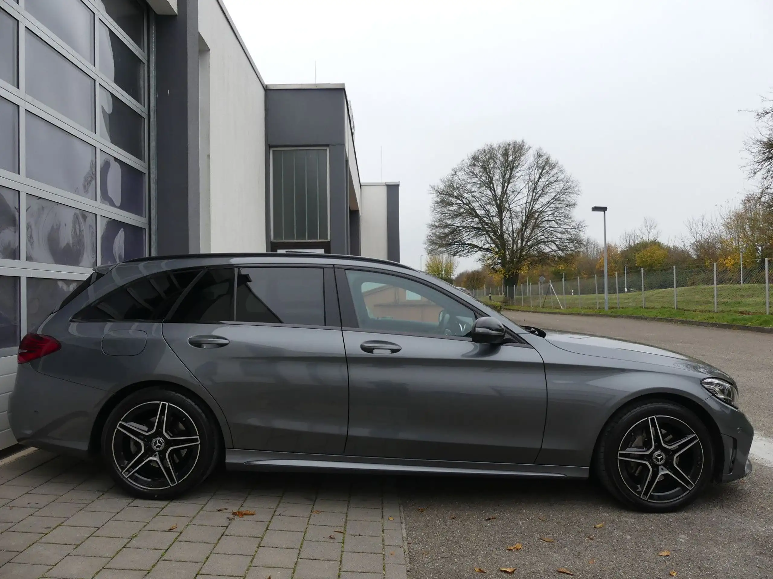 Mercedes-Benz - C 220