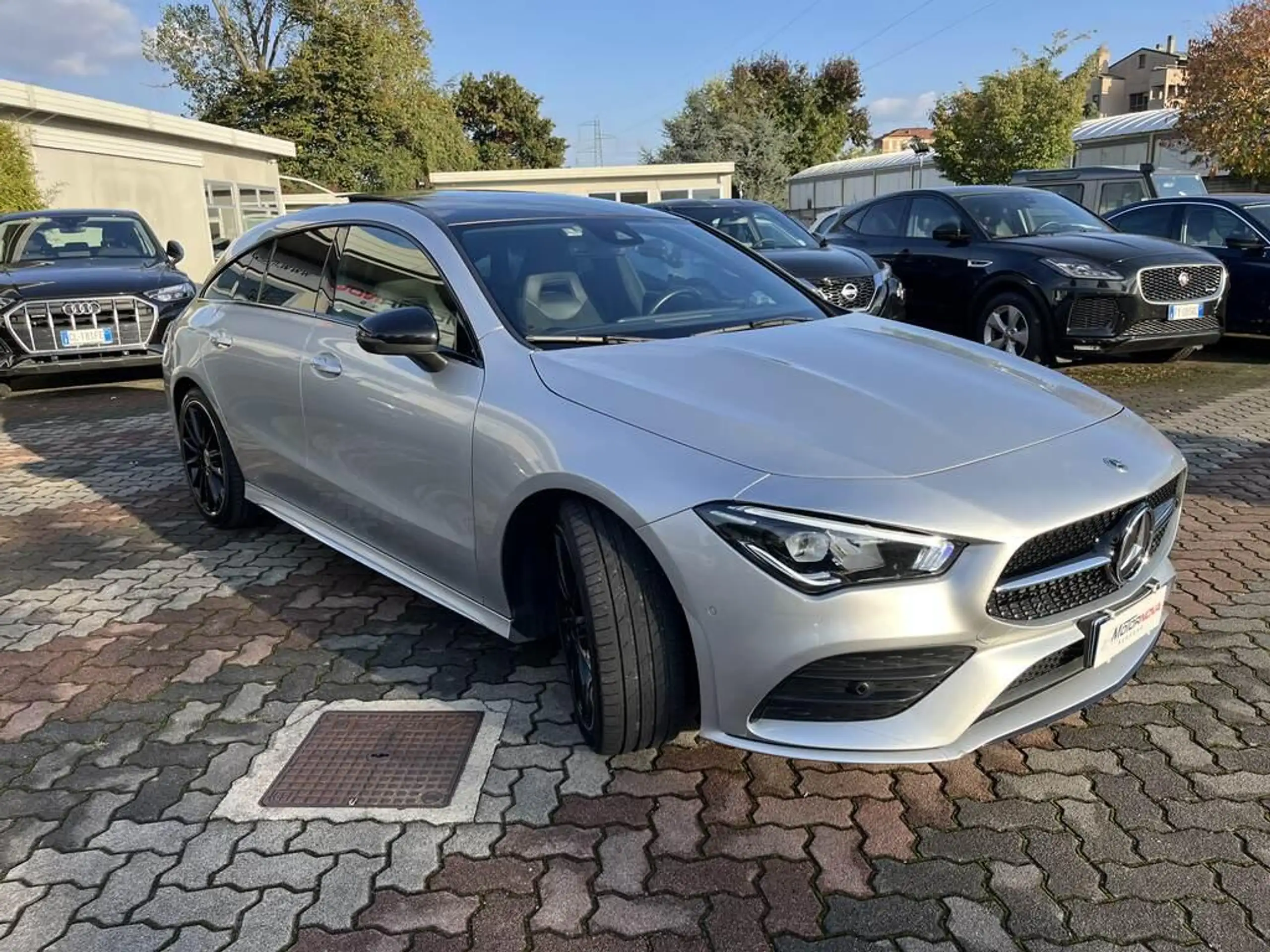 Mercedes-Benz - CLA 200