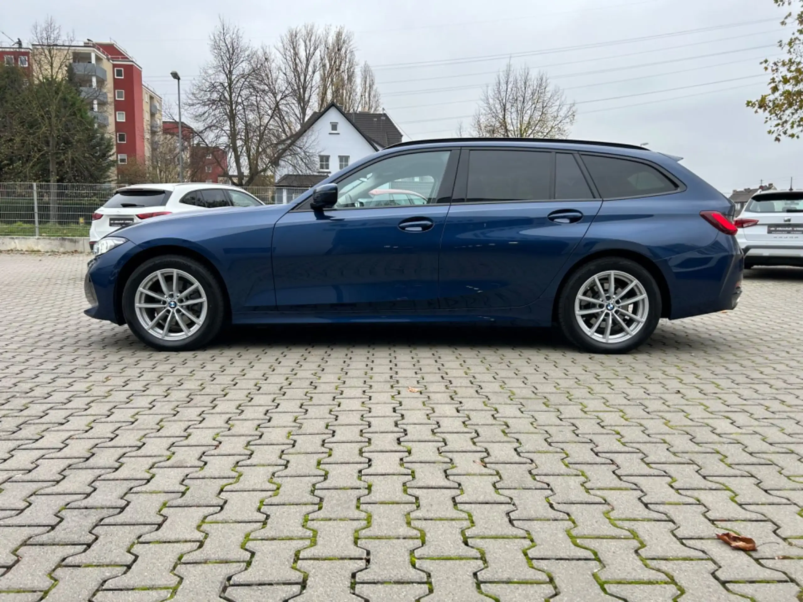 BMW - 320