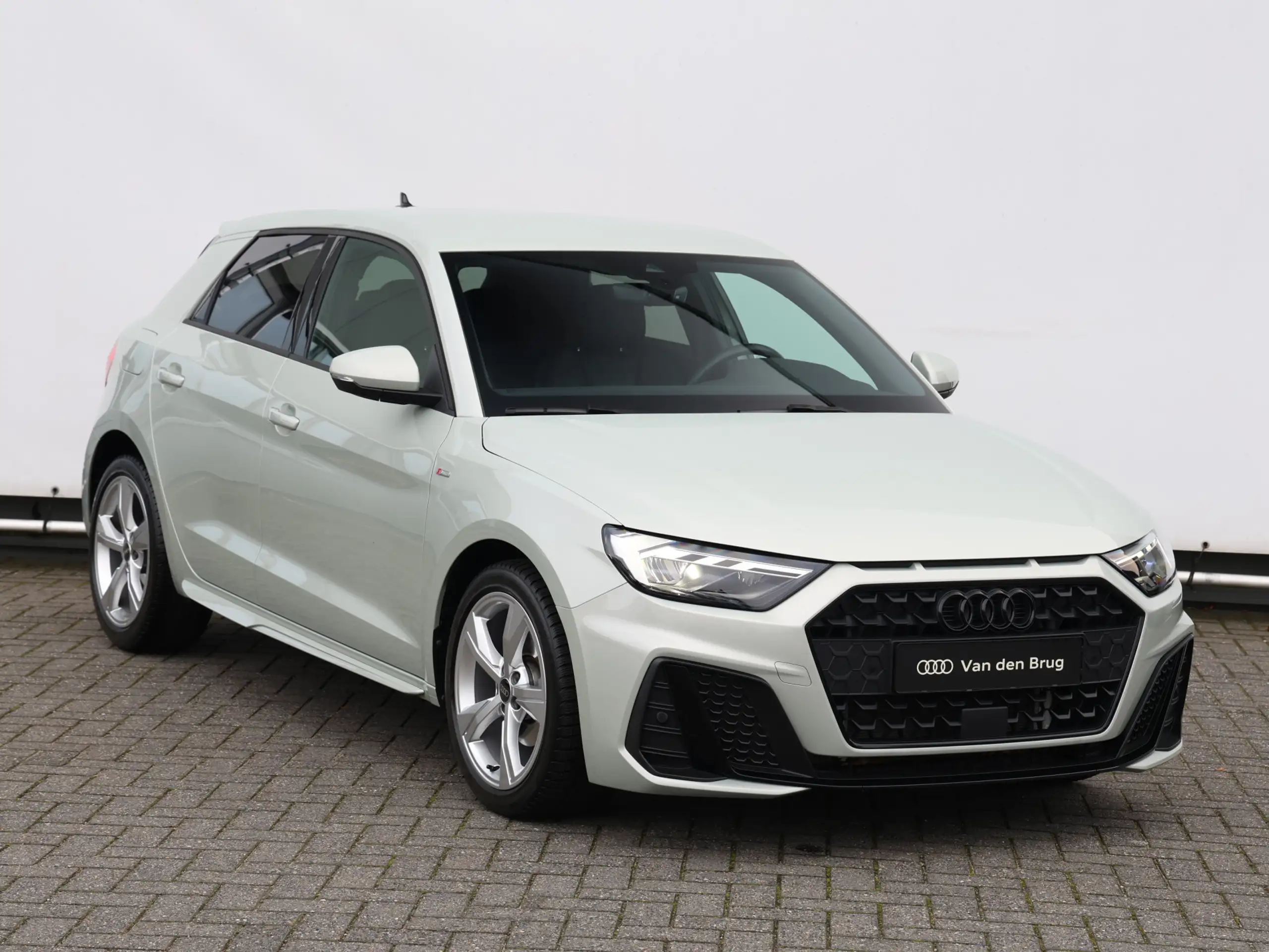 Audi - A1