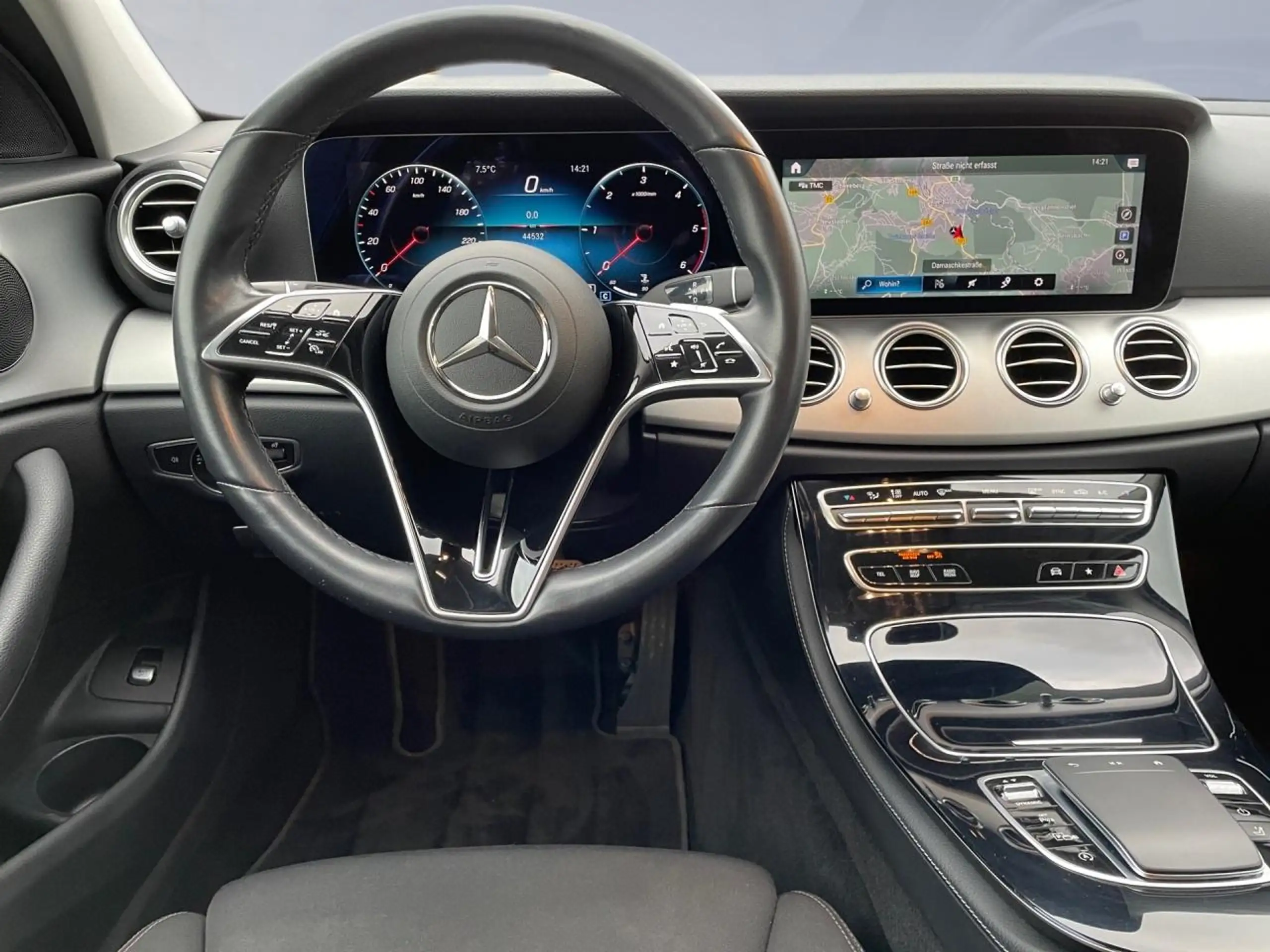 Mercedes-Benz - E 220