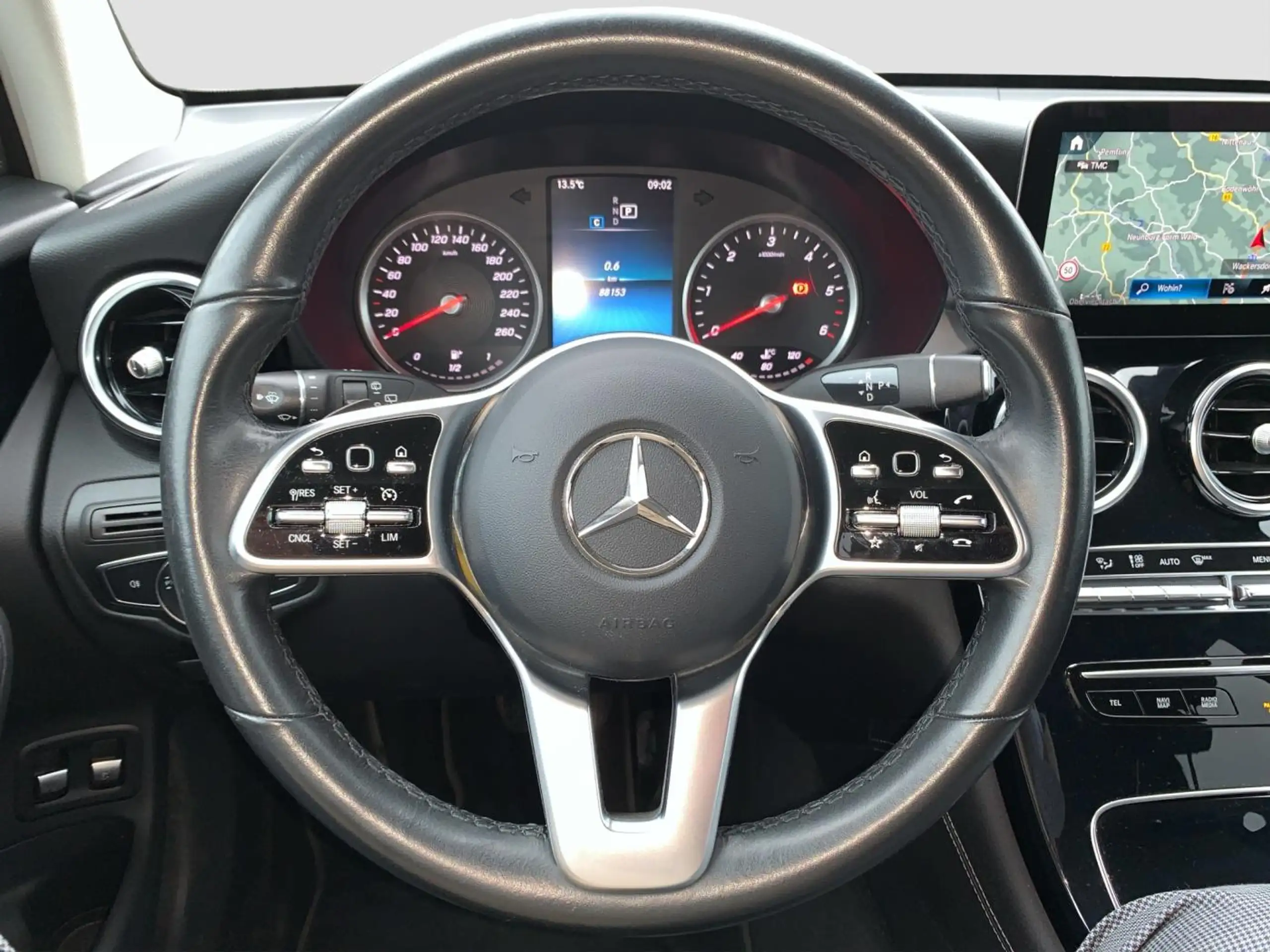 Mercedes-Benz - GLC 200