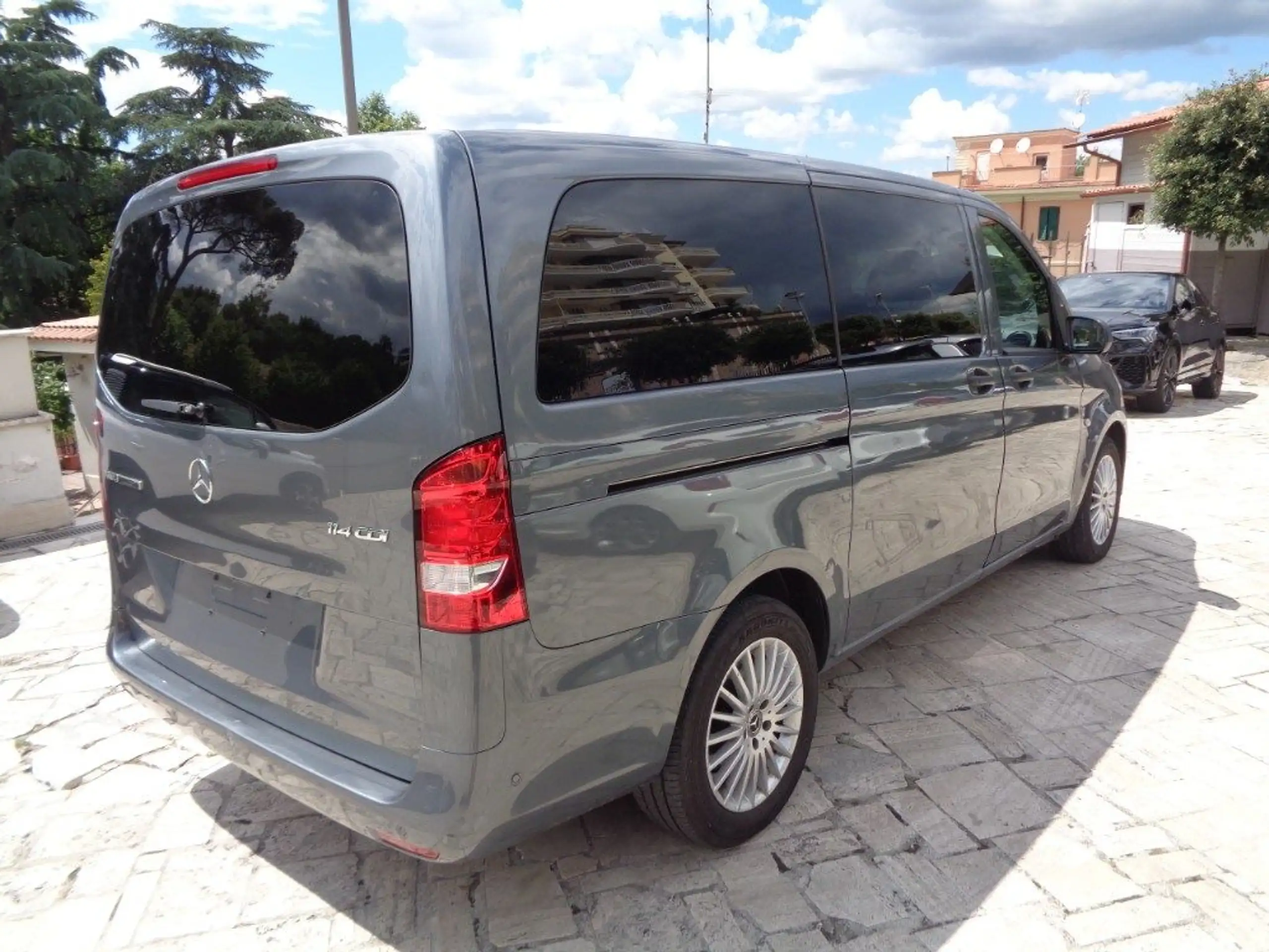 Mercedes-Benz - Vito