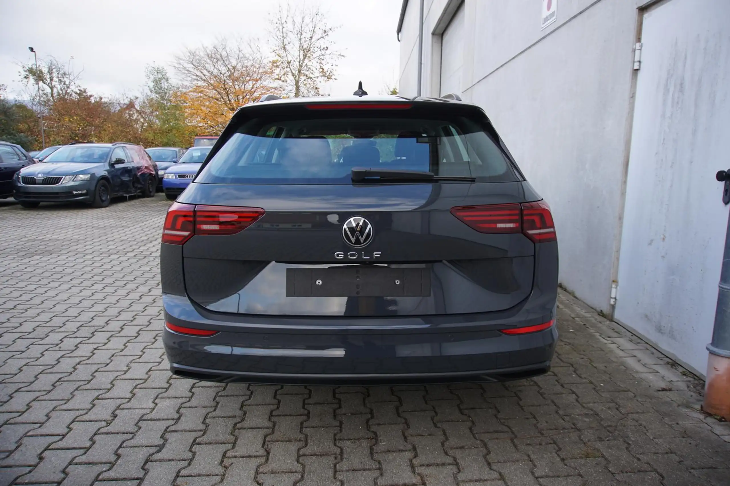 Volkswagen - Golf