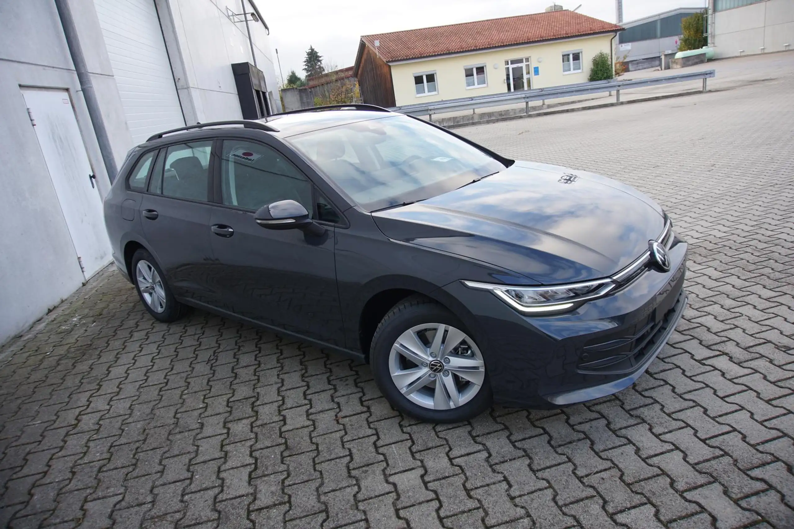 Volkswagen - Golf