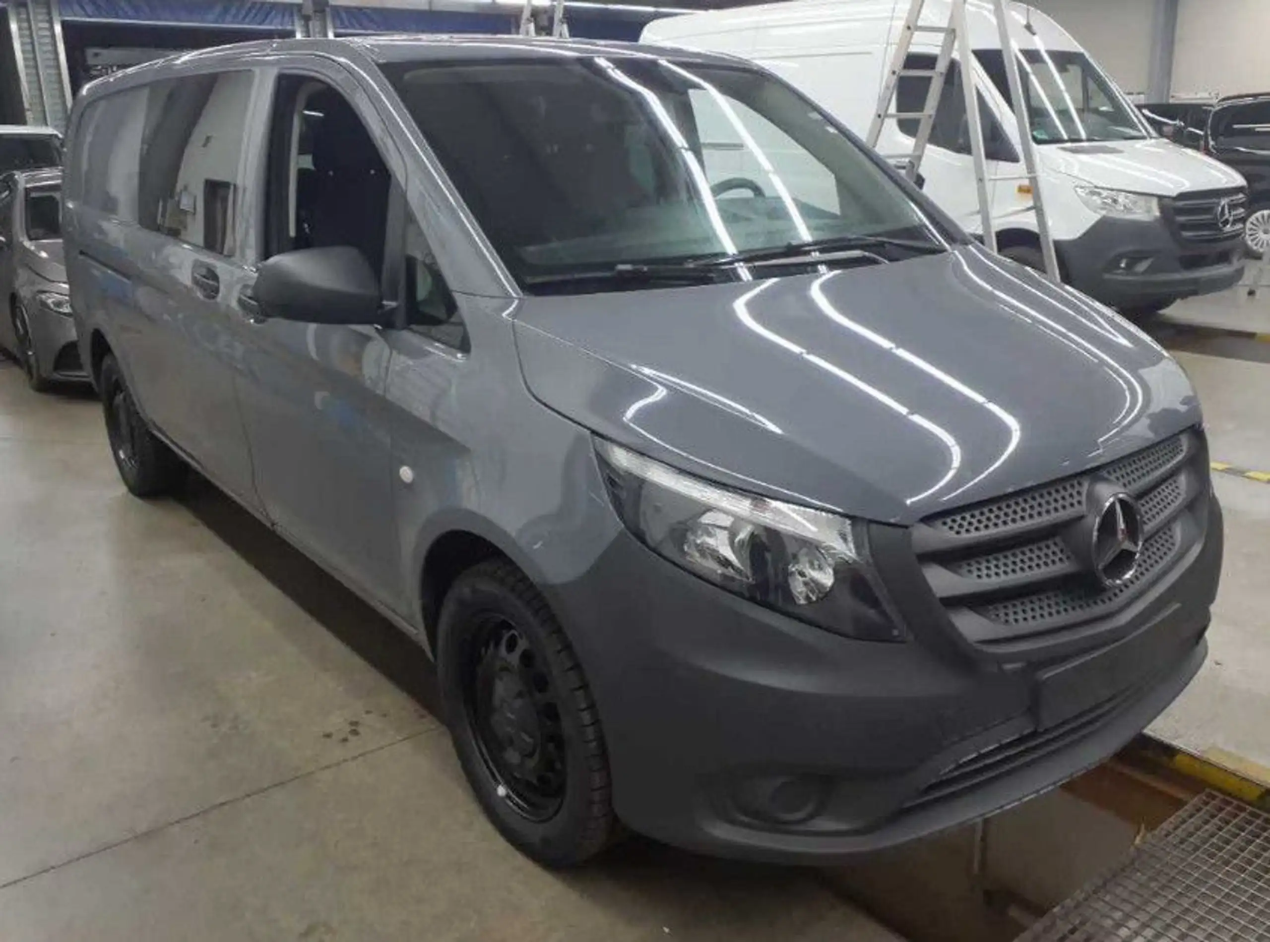 Mercedes-Benz - Vito