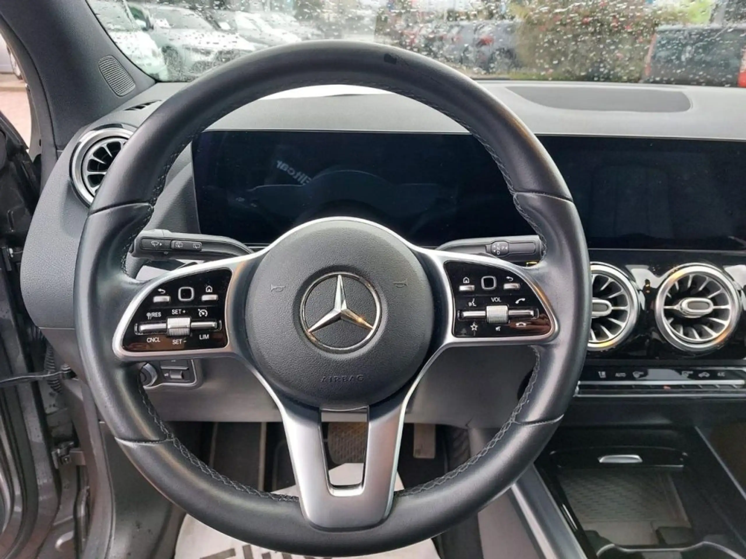 Mercedes-Benz - GLA 200