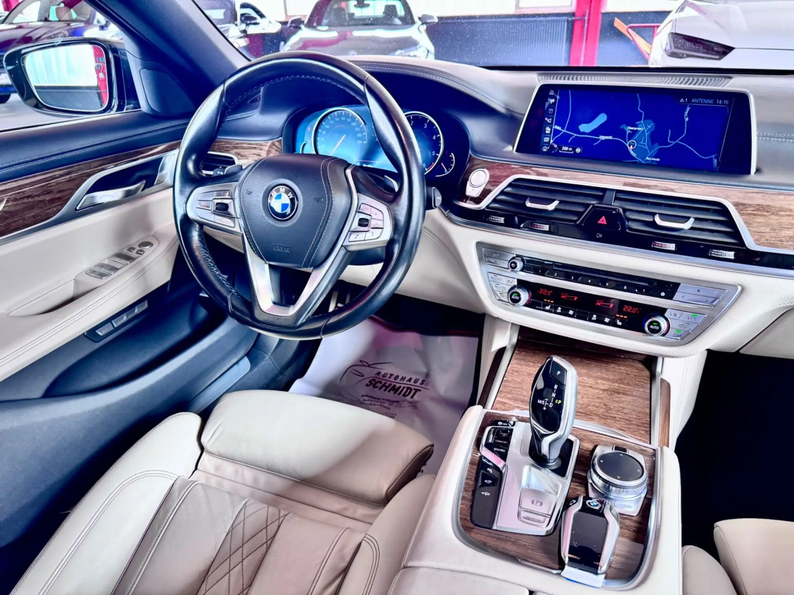 BMW - 730