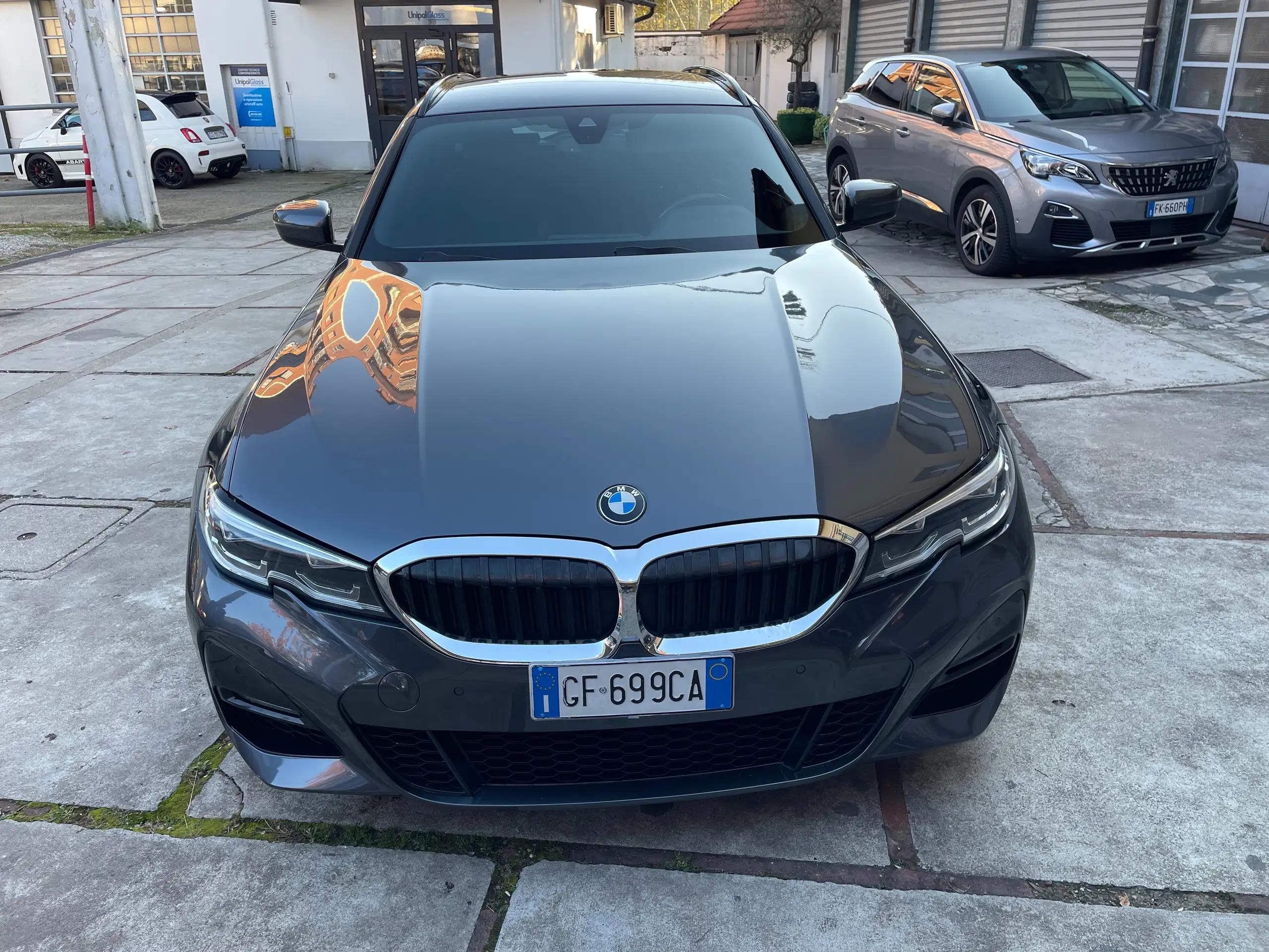 BMW - 320