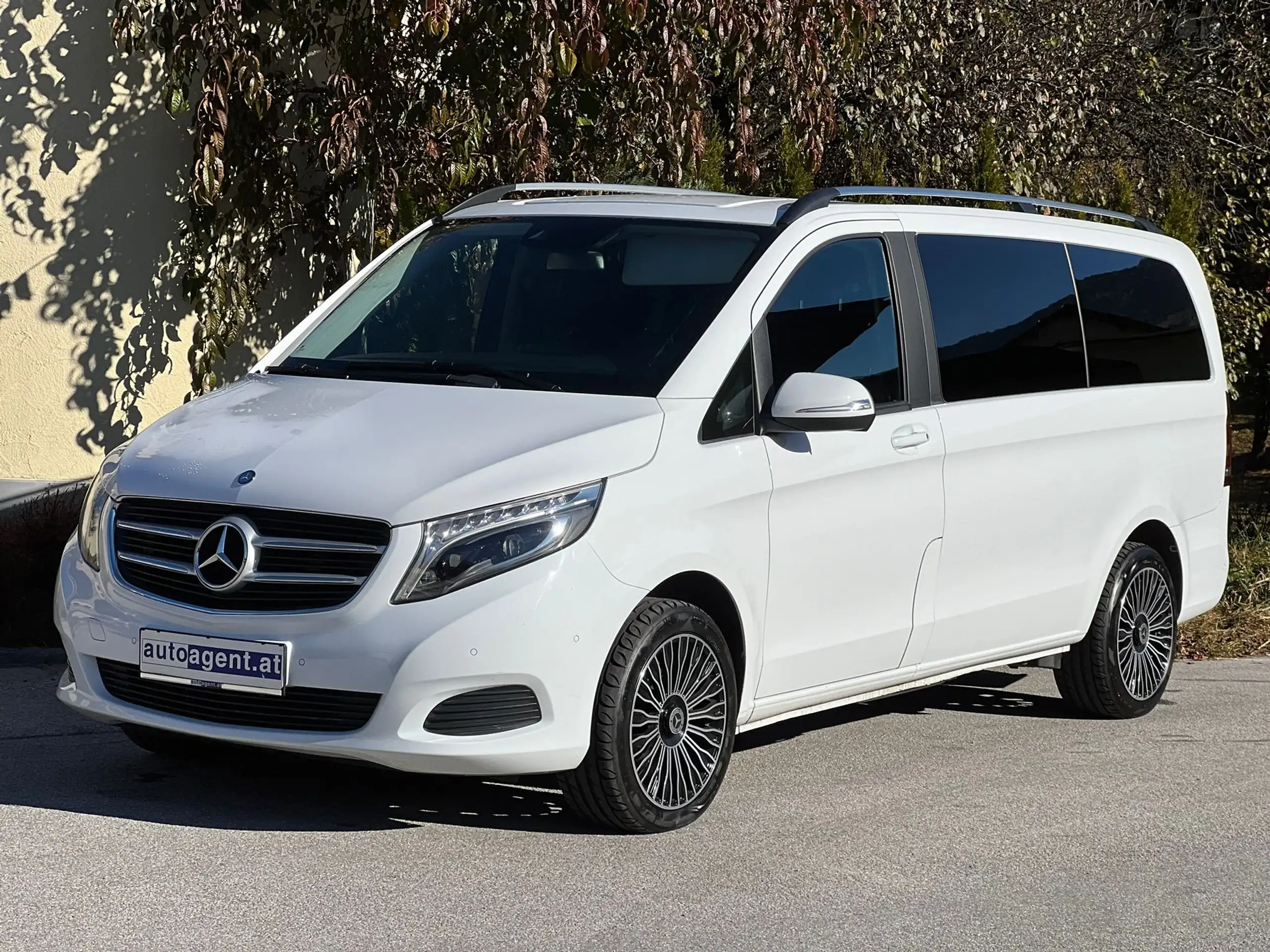 Mercedes-Benz - V 250