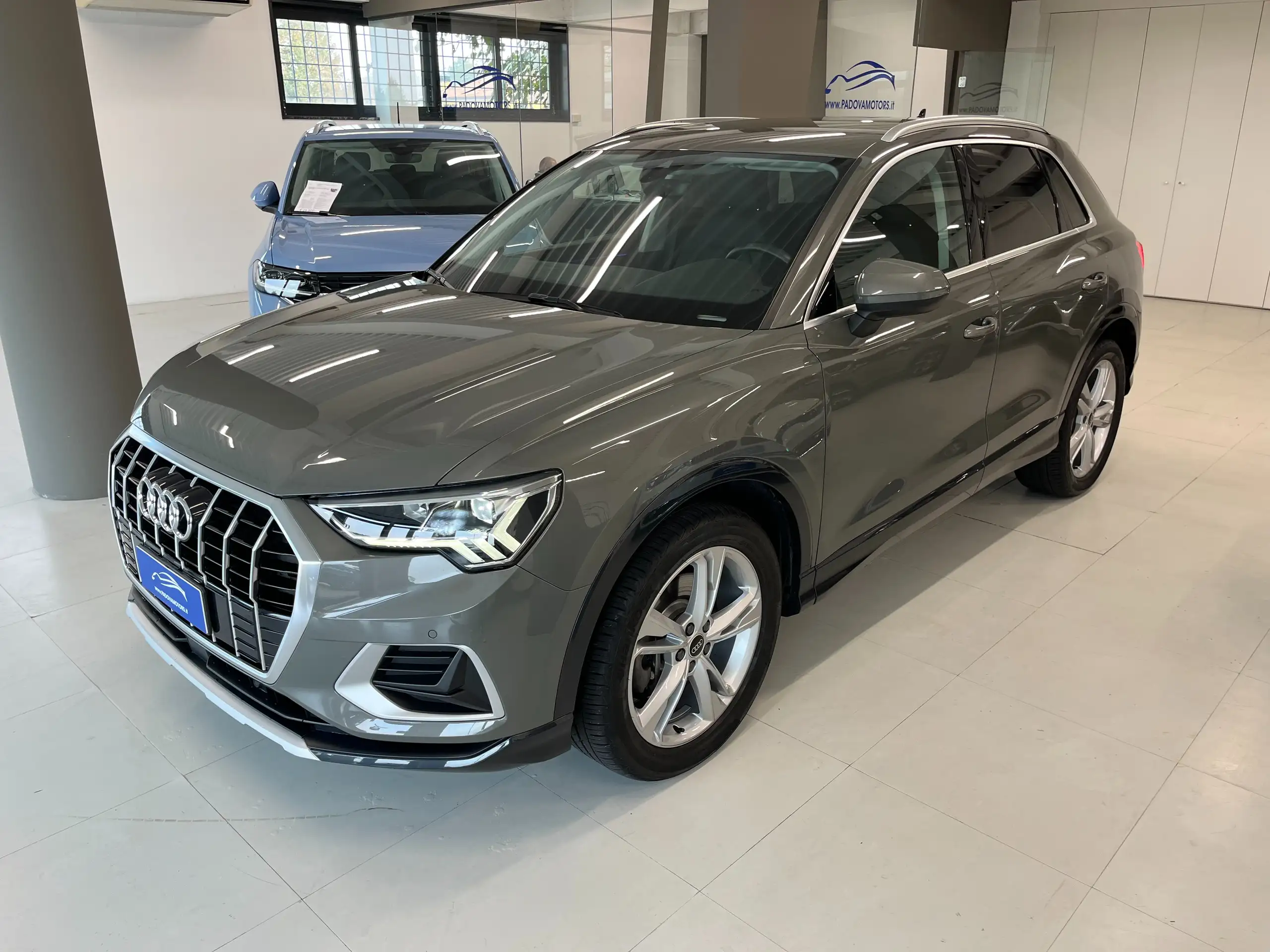 Audi - Q3