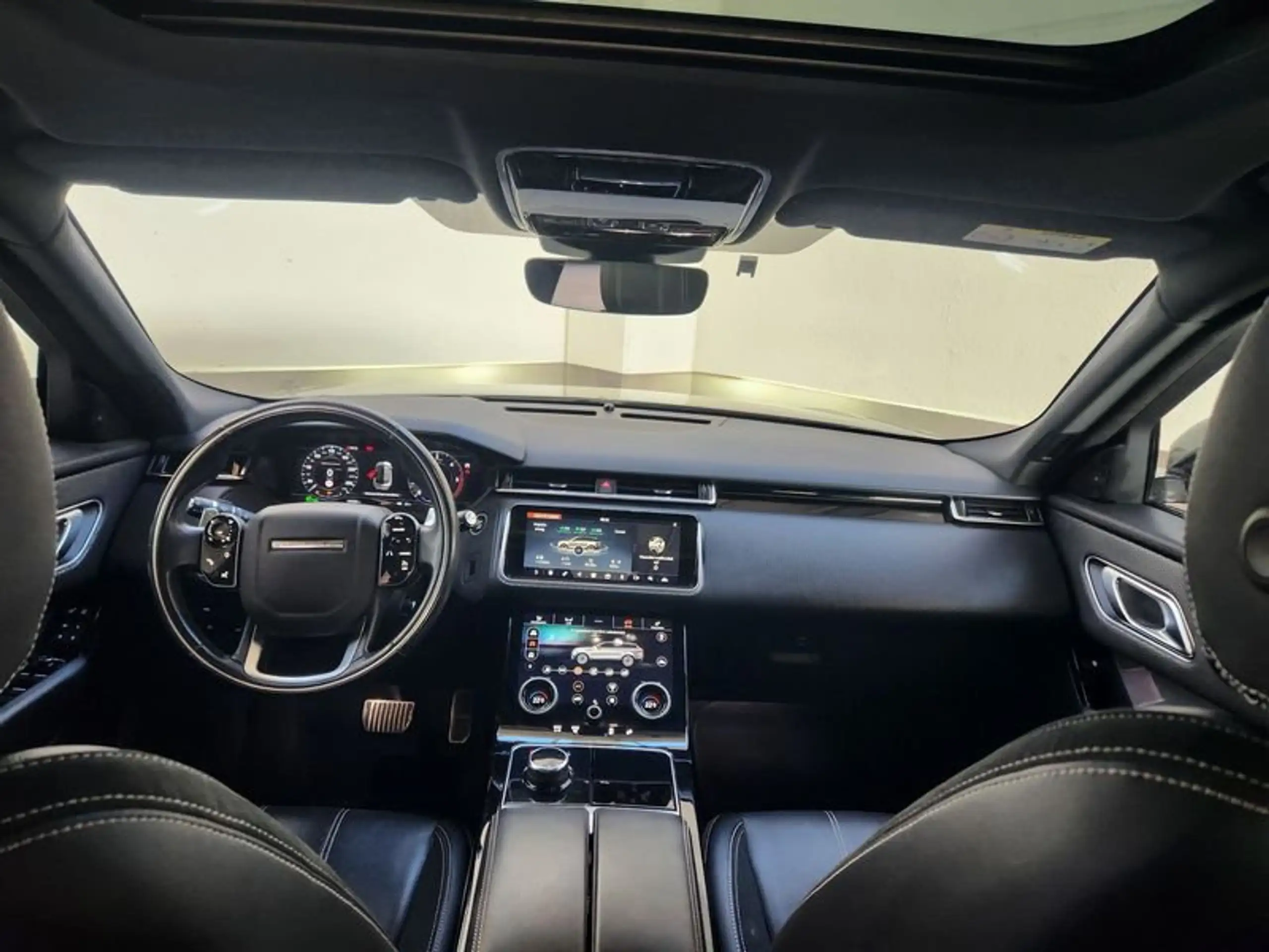 Land Rover - Range Rover Velar