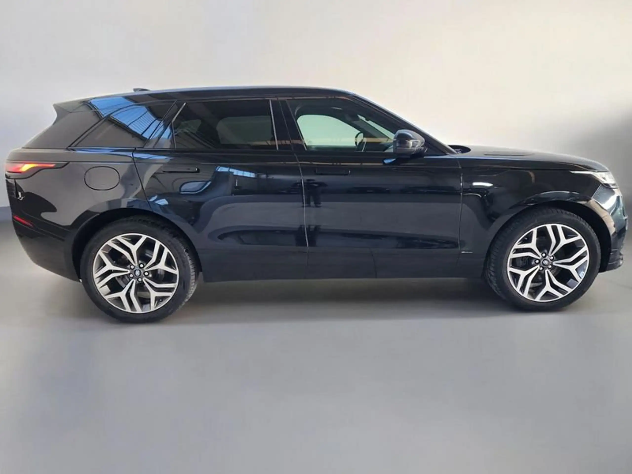 Land Rover - Range Rover Velar