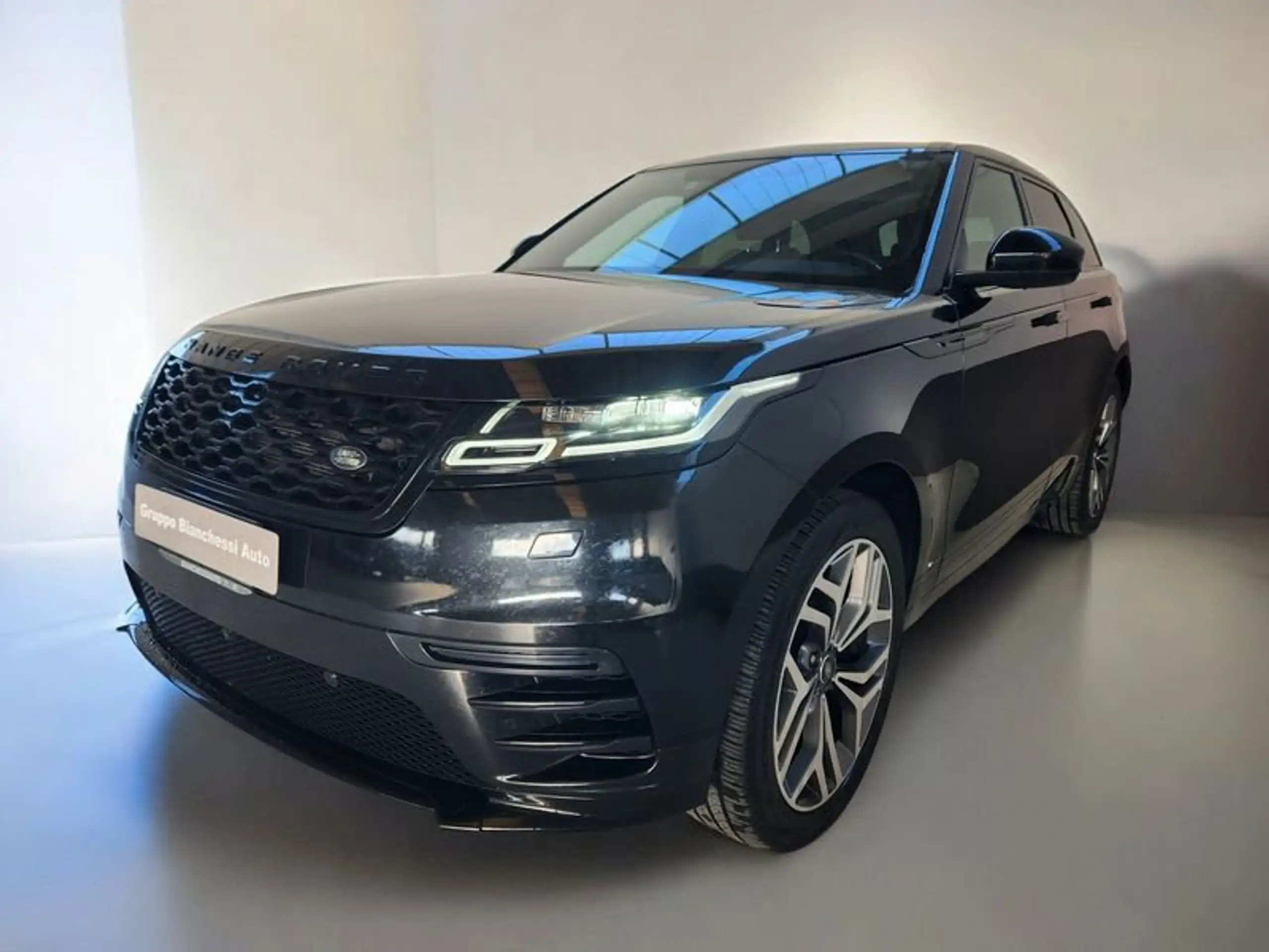 Land Rover - Range Rover Velar