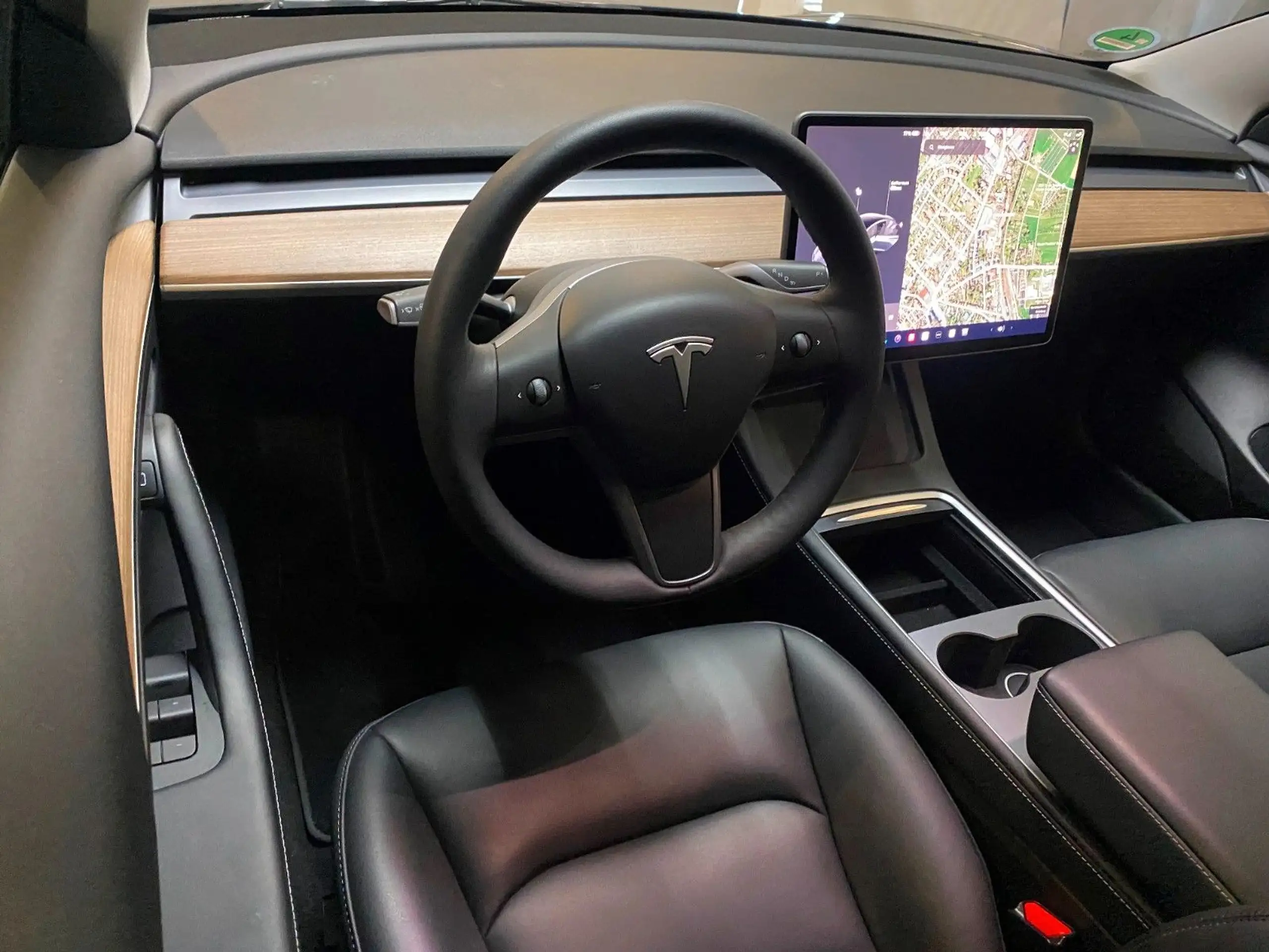 Tesla - Model 3