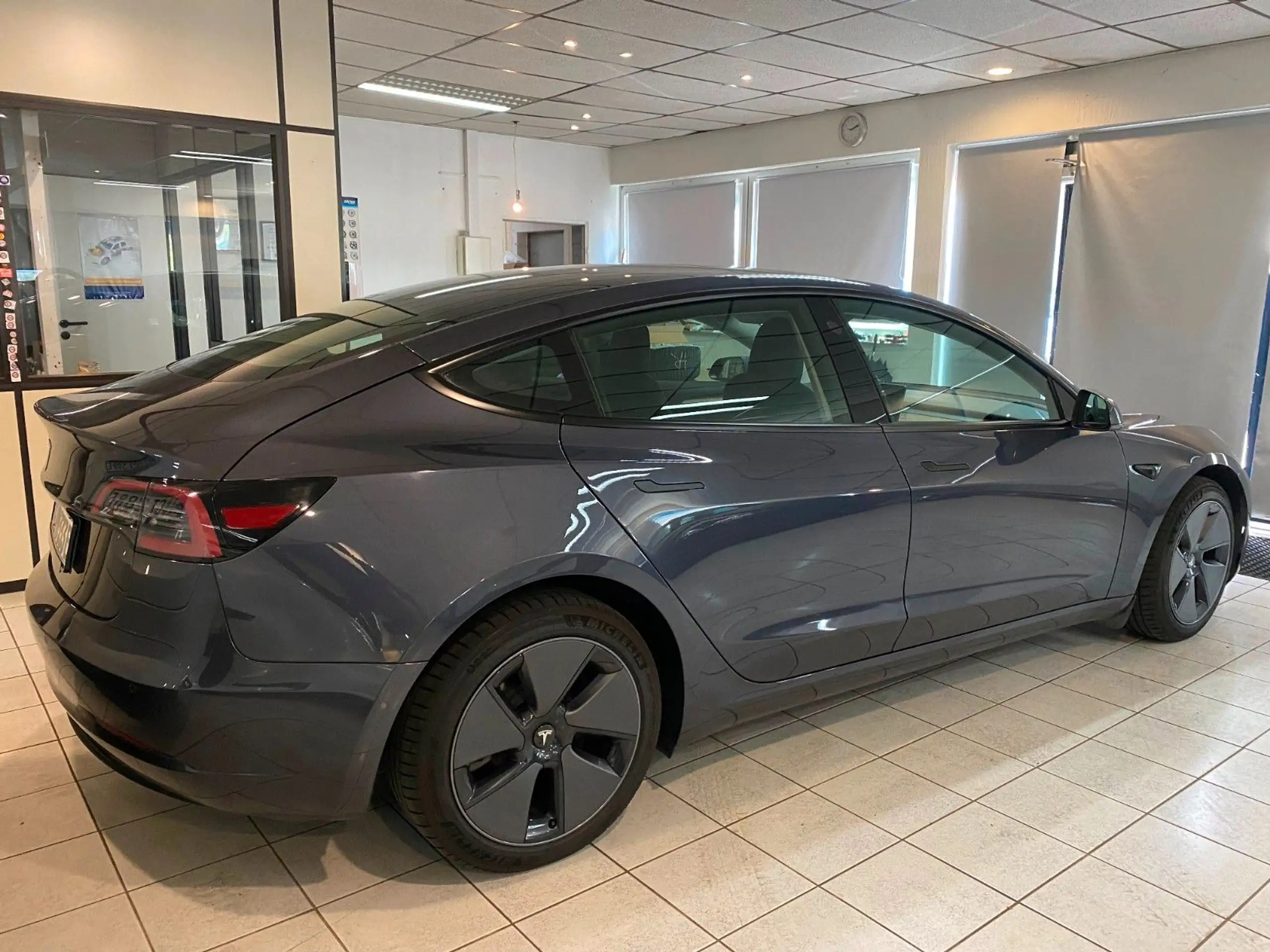 Tesla - Model 3