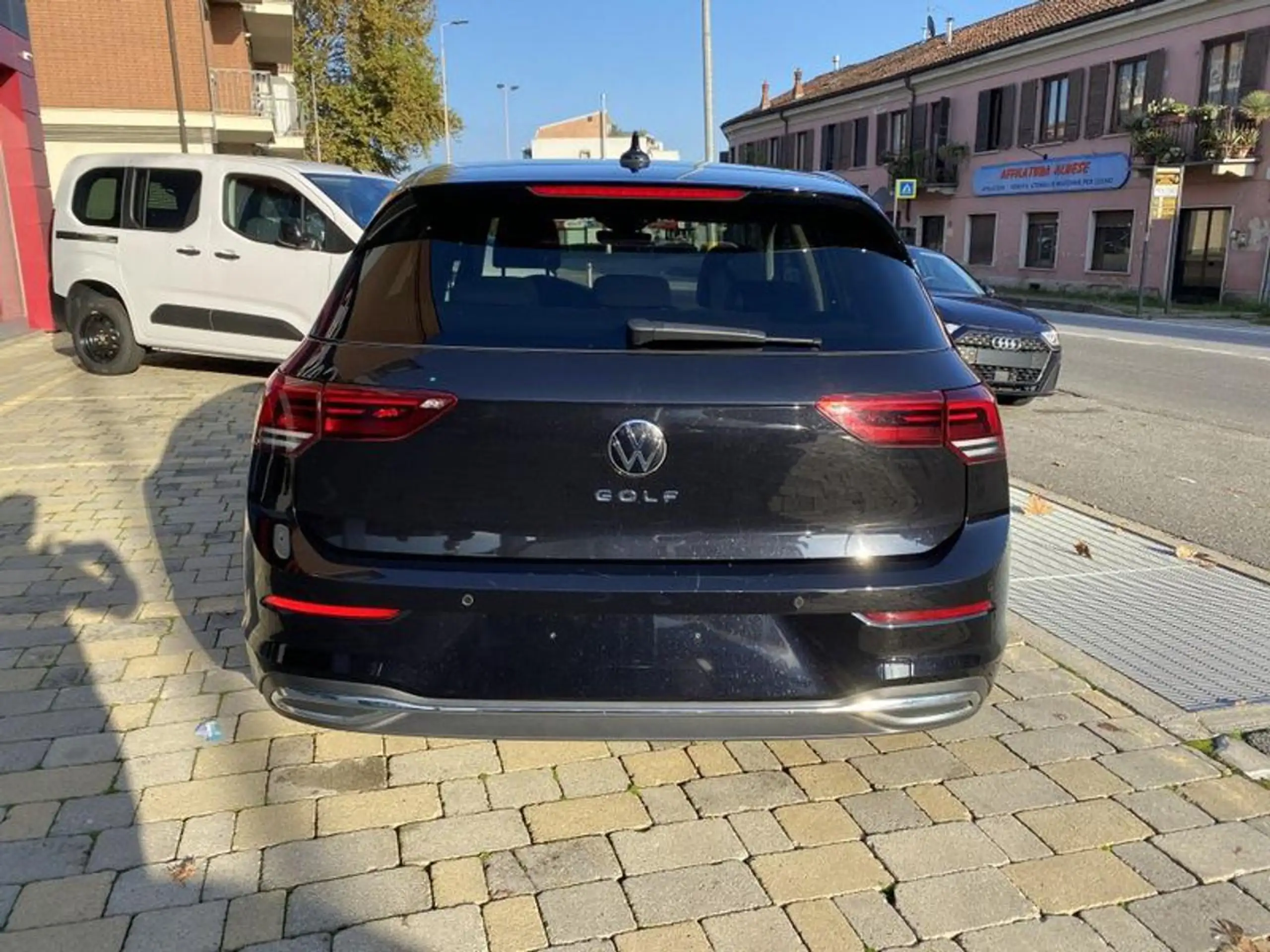 Volkswagen - Golf