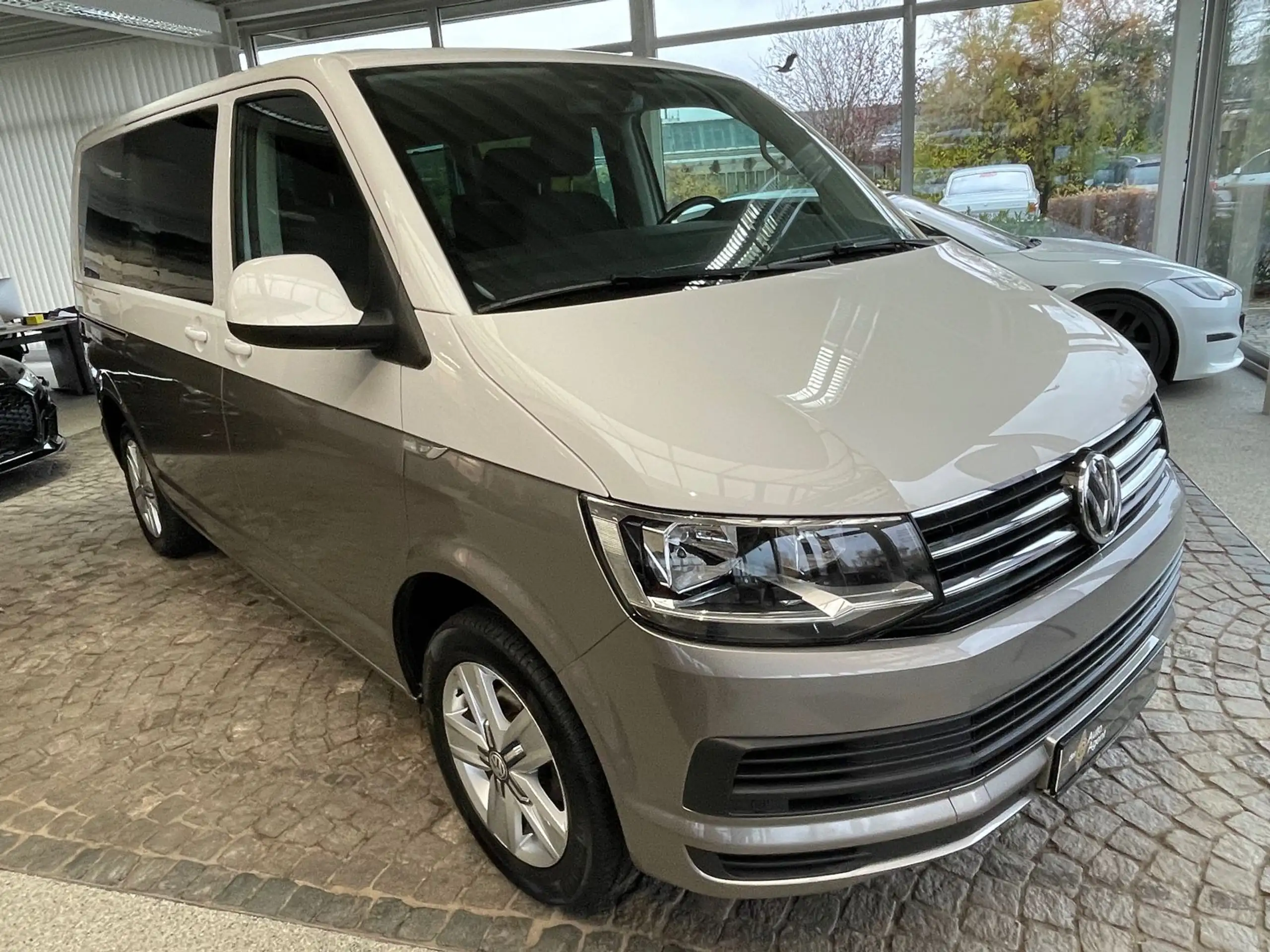 Volkswagen - T6 Multivan