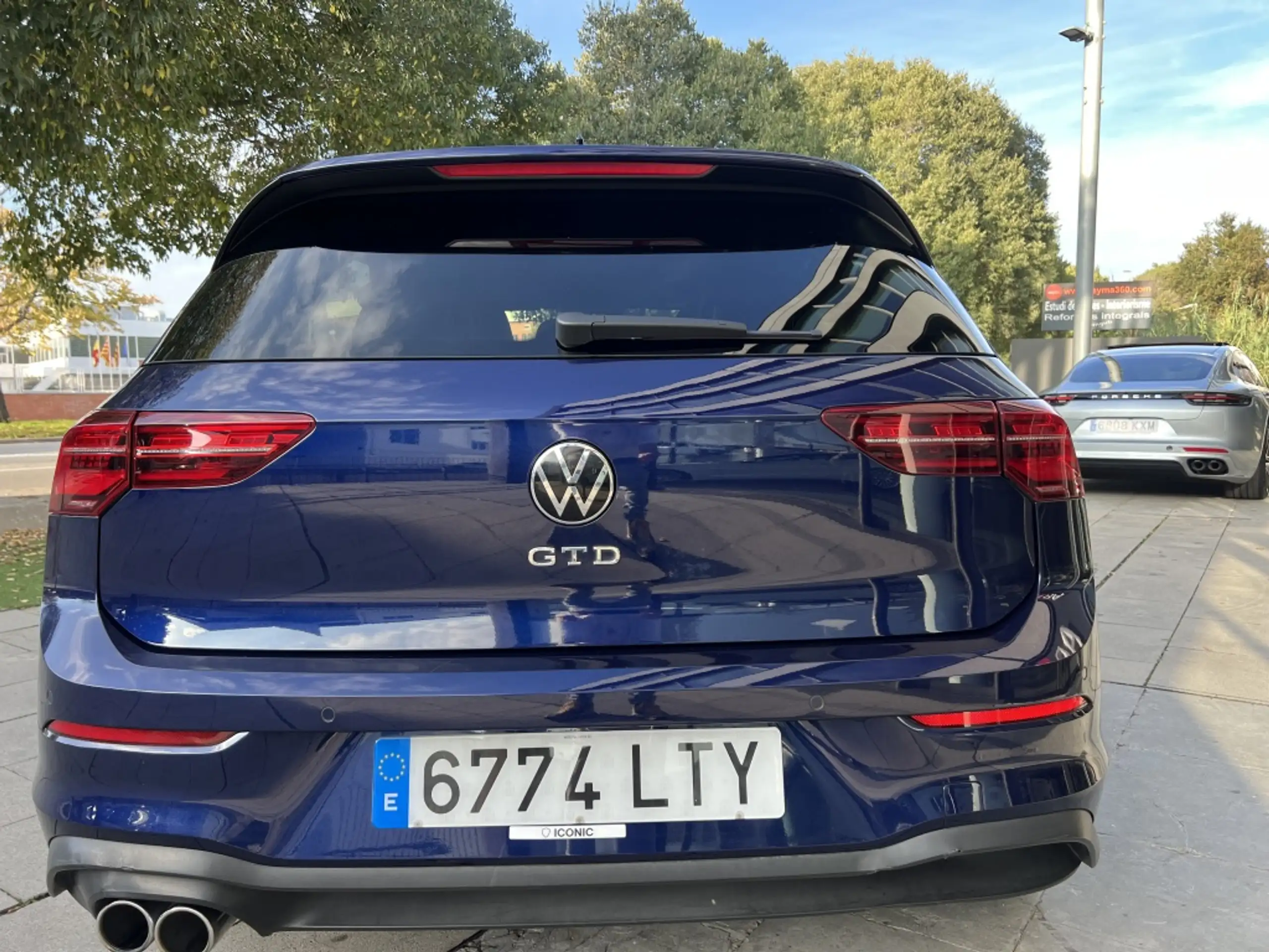 Volkswagen - Golf