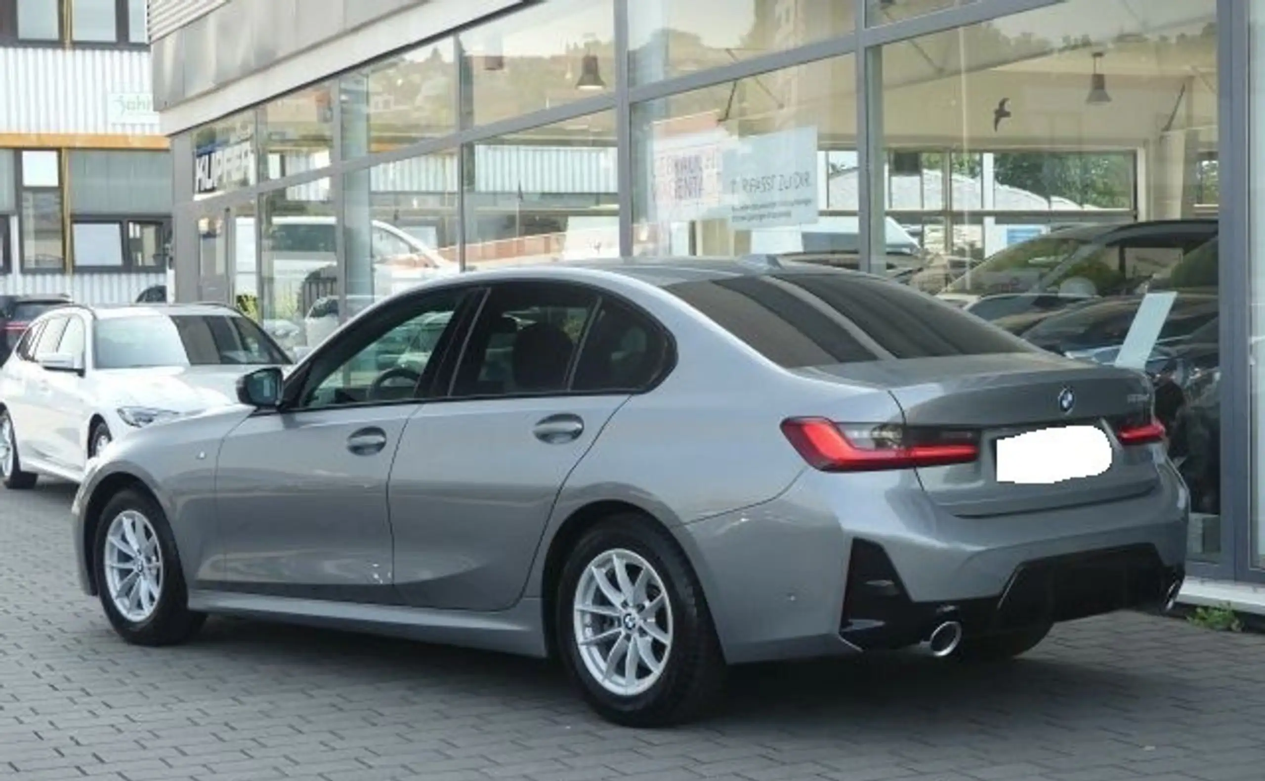 BMW - 320