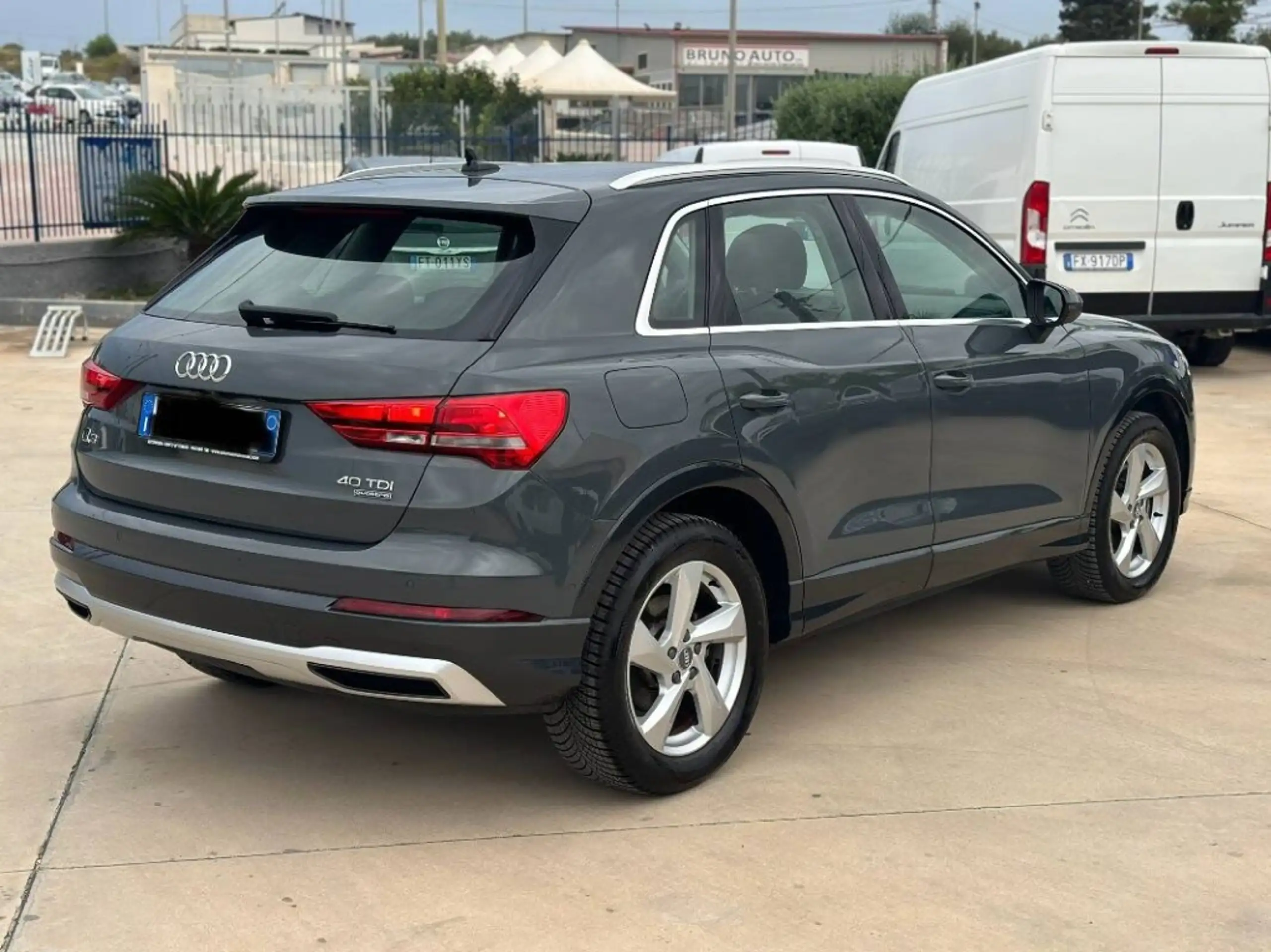 Audi - Q3