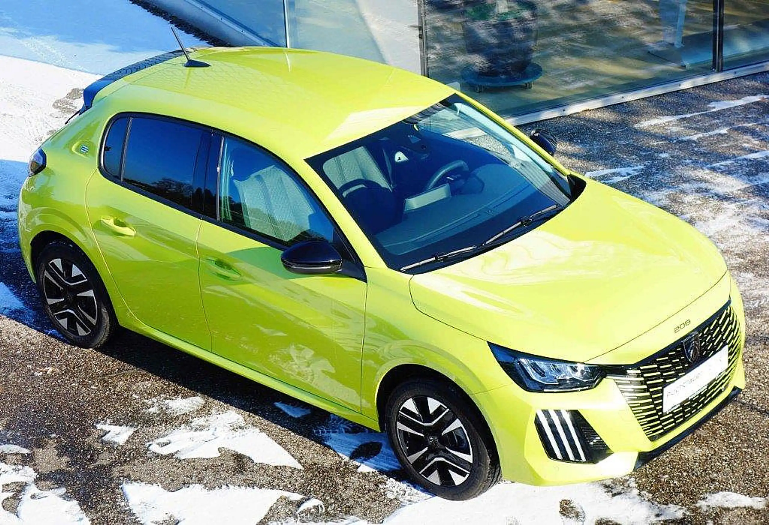 Peugeot - 208