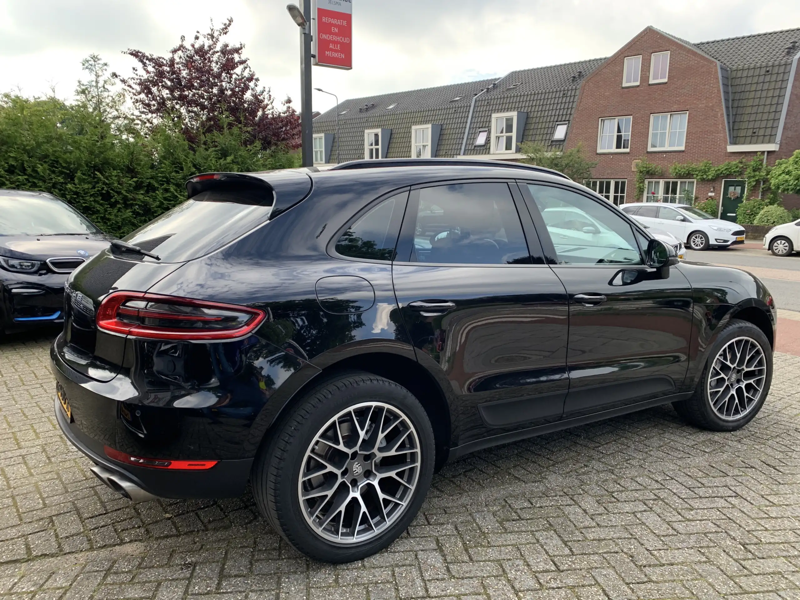 Porsche - Macan