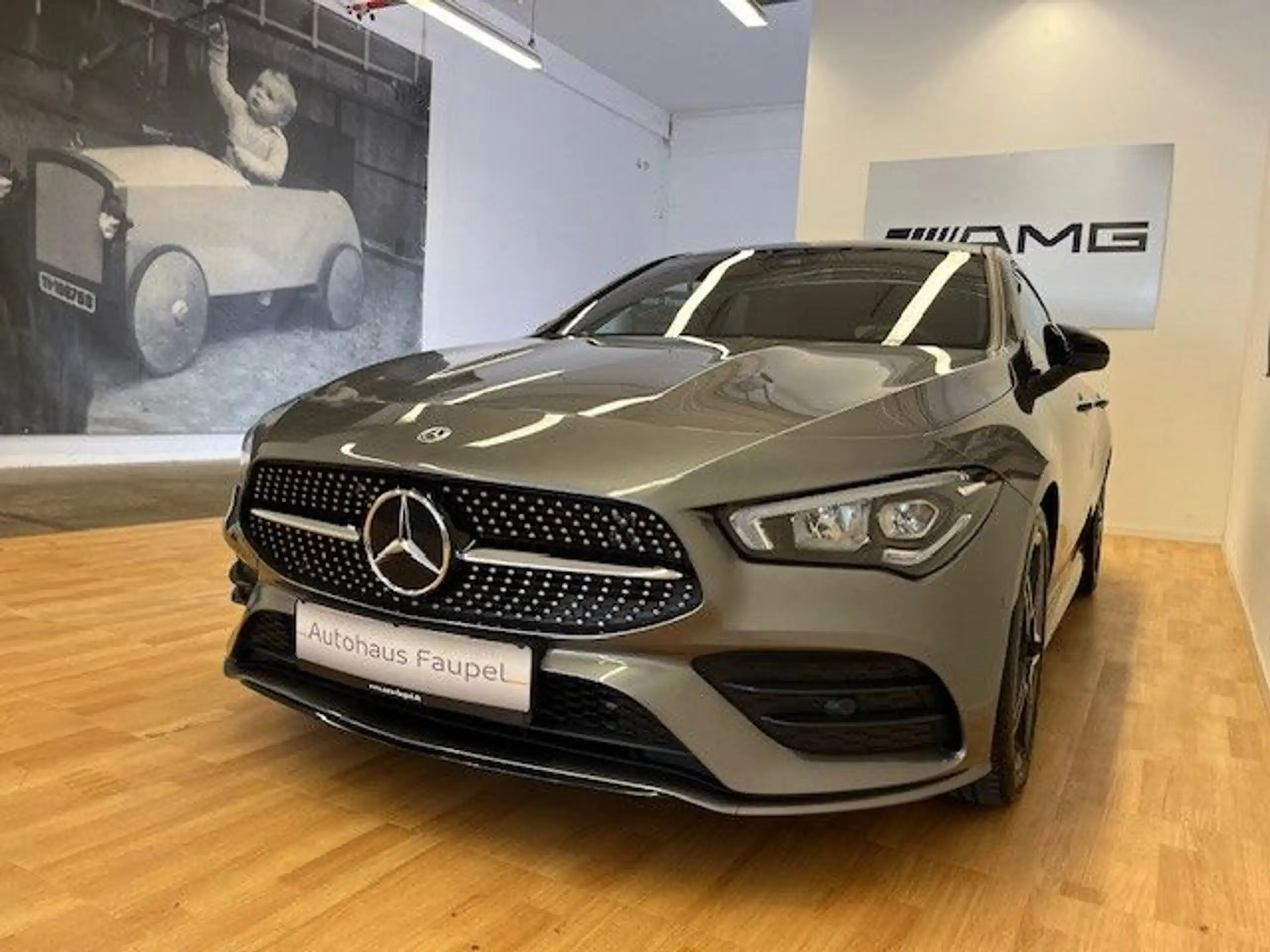 Mercedes-Benz - CLA 220