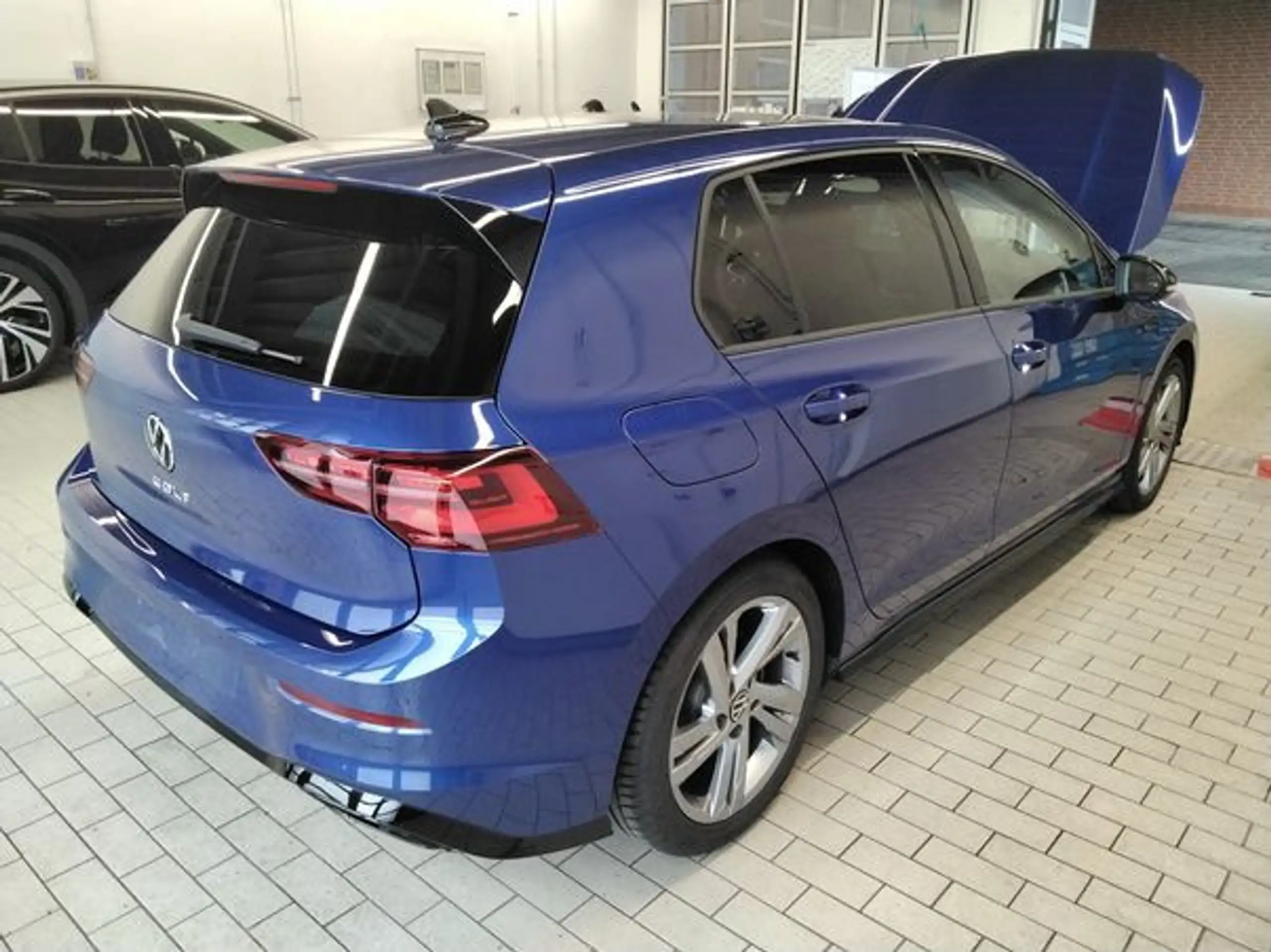 Volkswagen - Golf