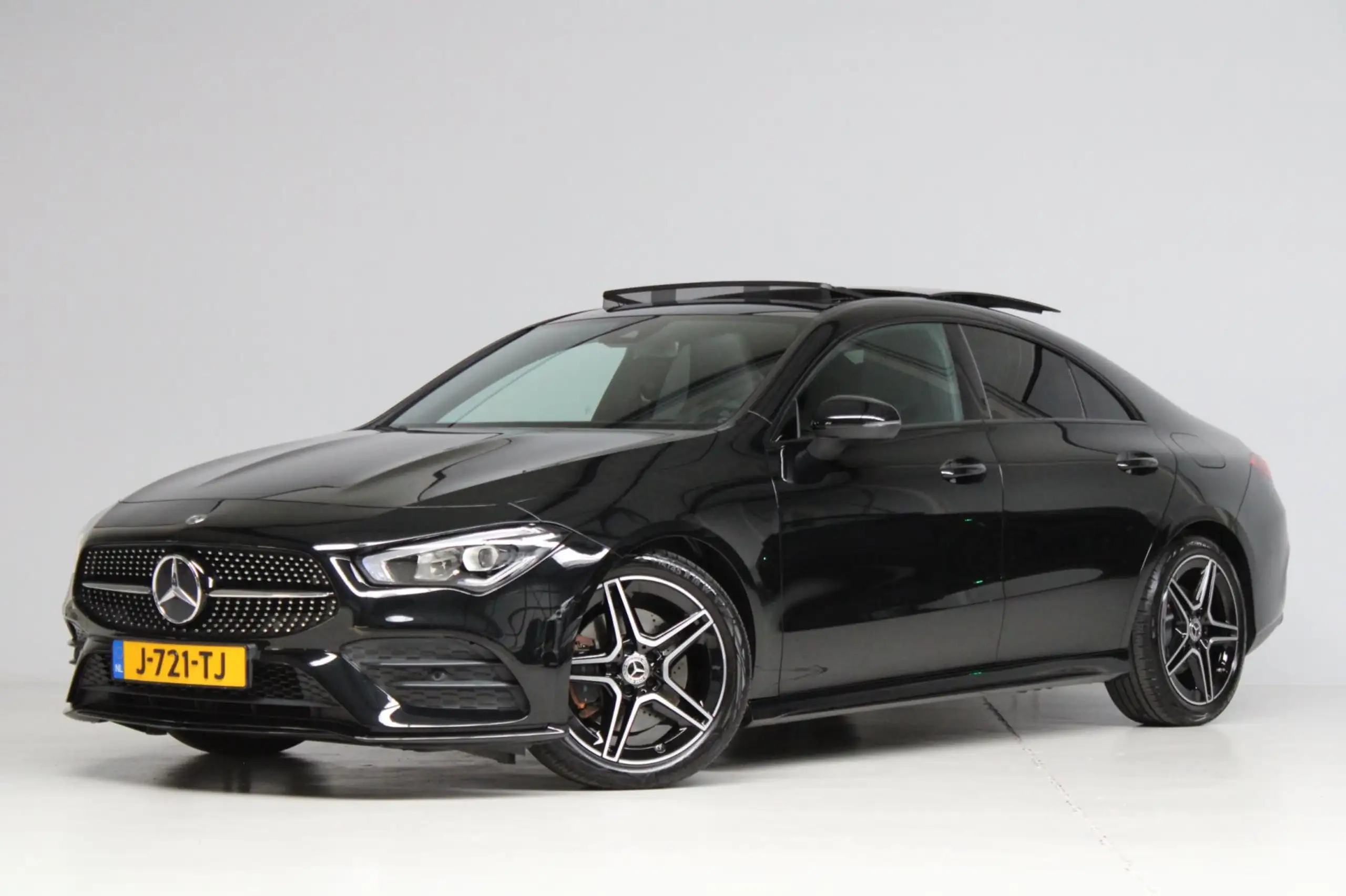 Mercedes-Benz - CLA 200