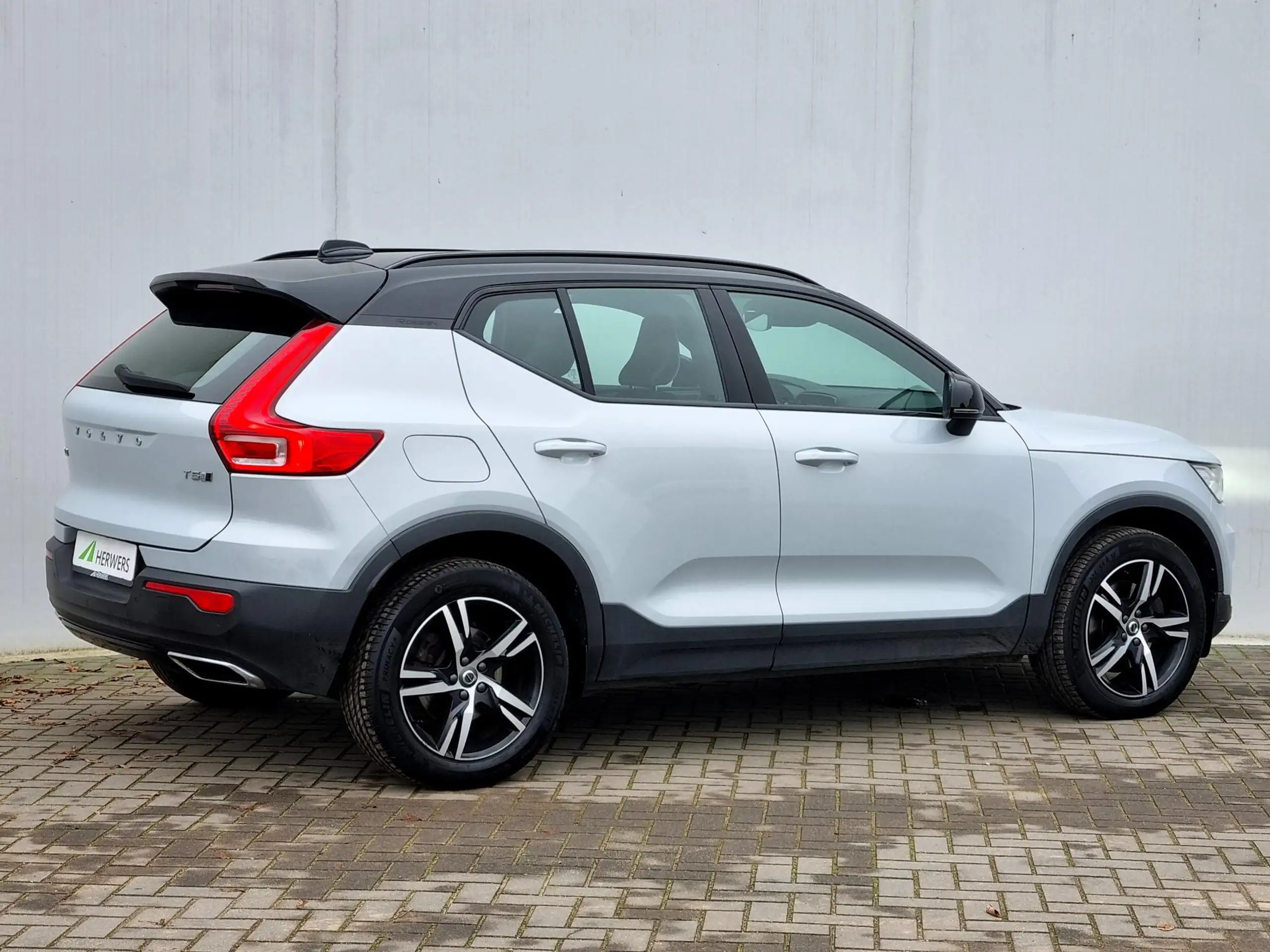 Volvo - XC40