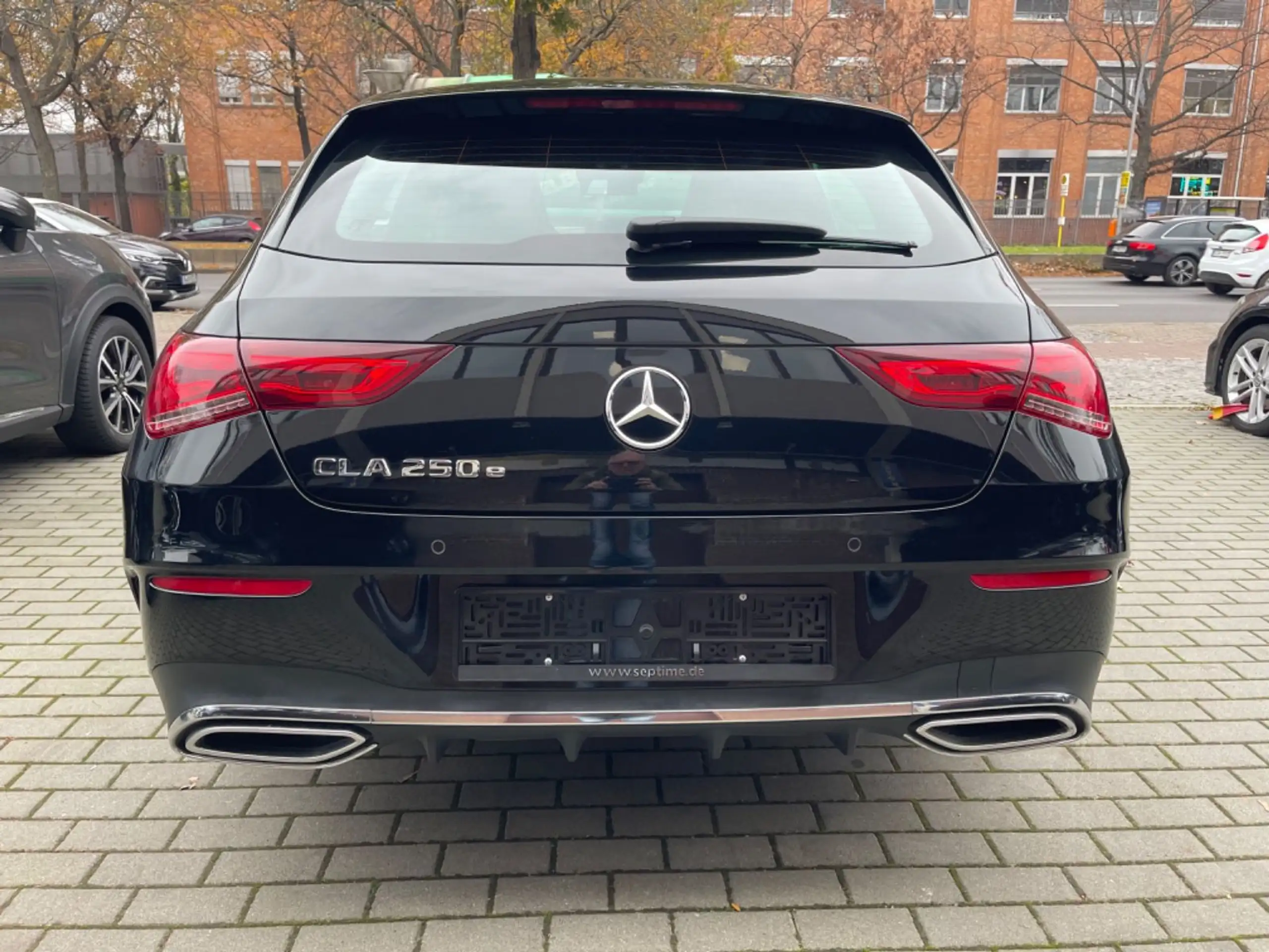 Mercedes-Benz - CLA 250