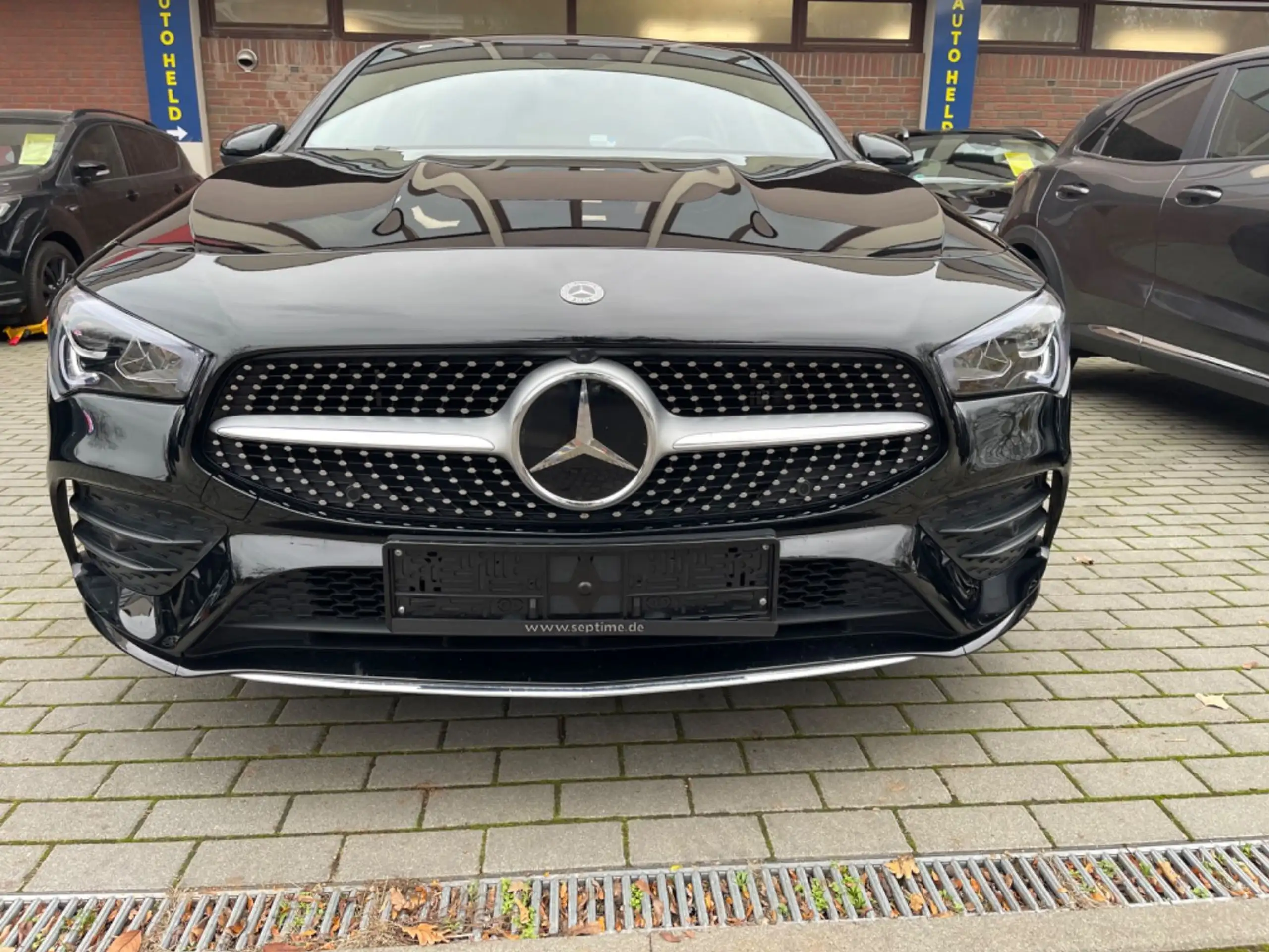 Mercedes-Benz - CLA 250