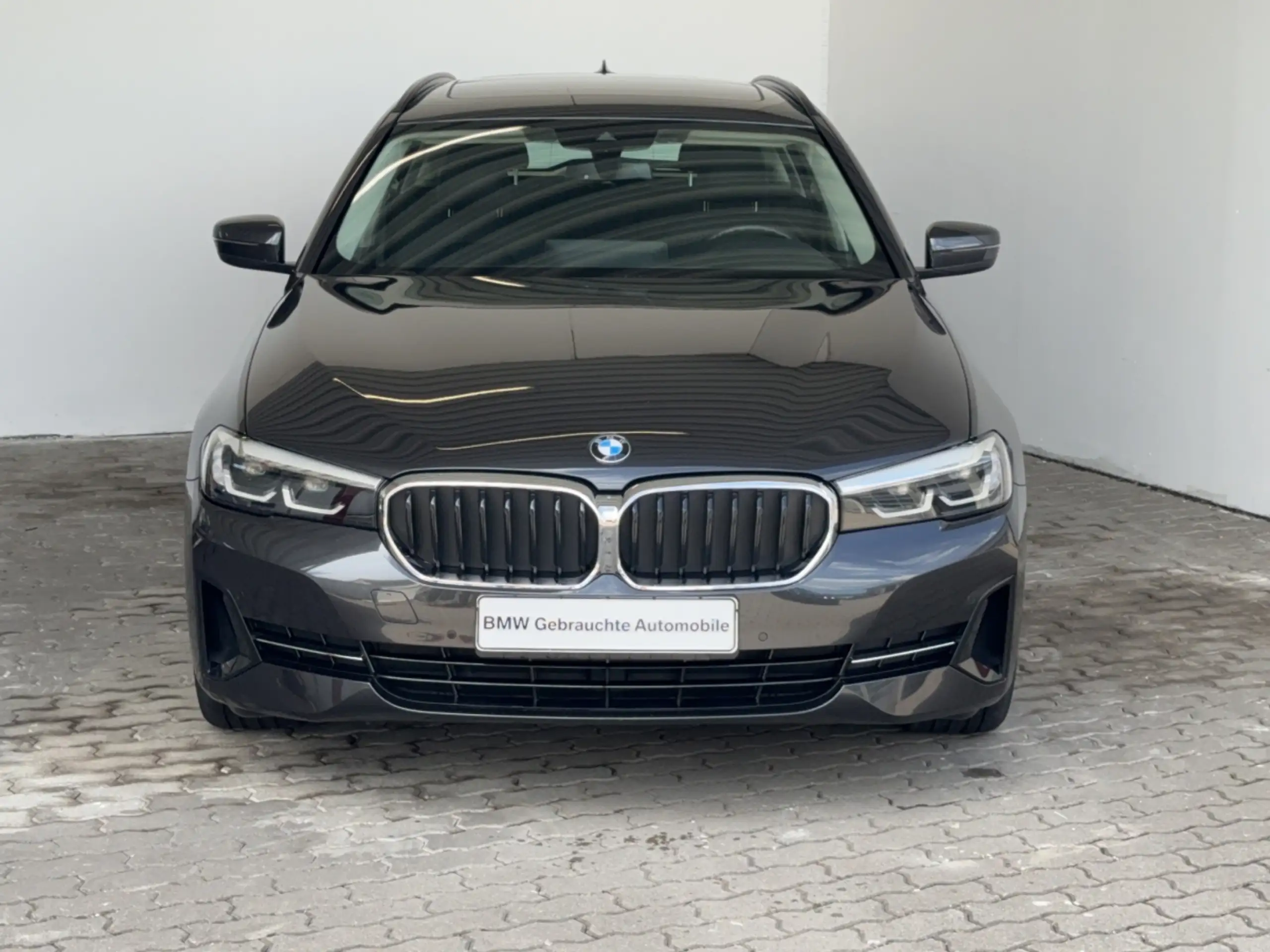 BMW - 530