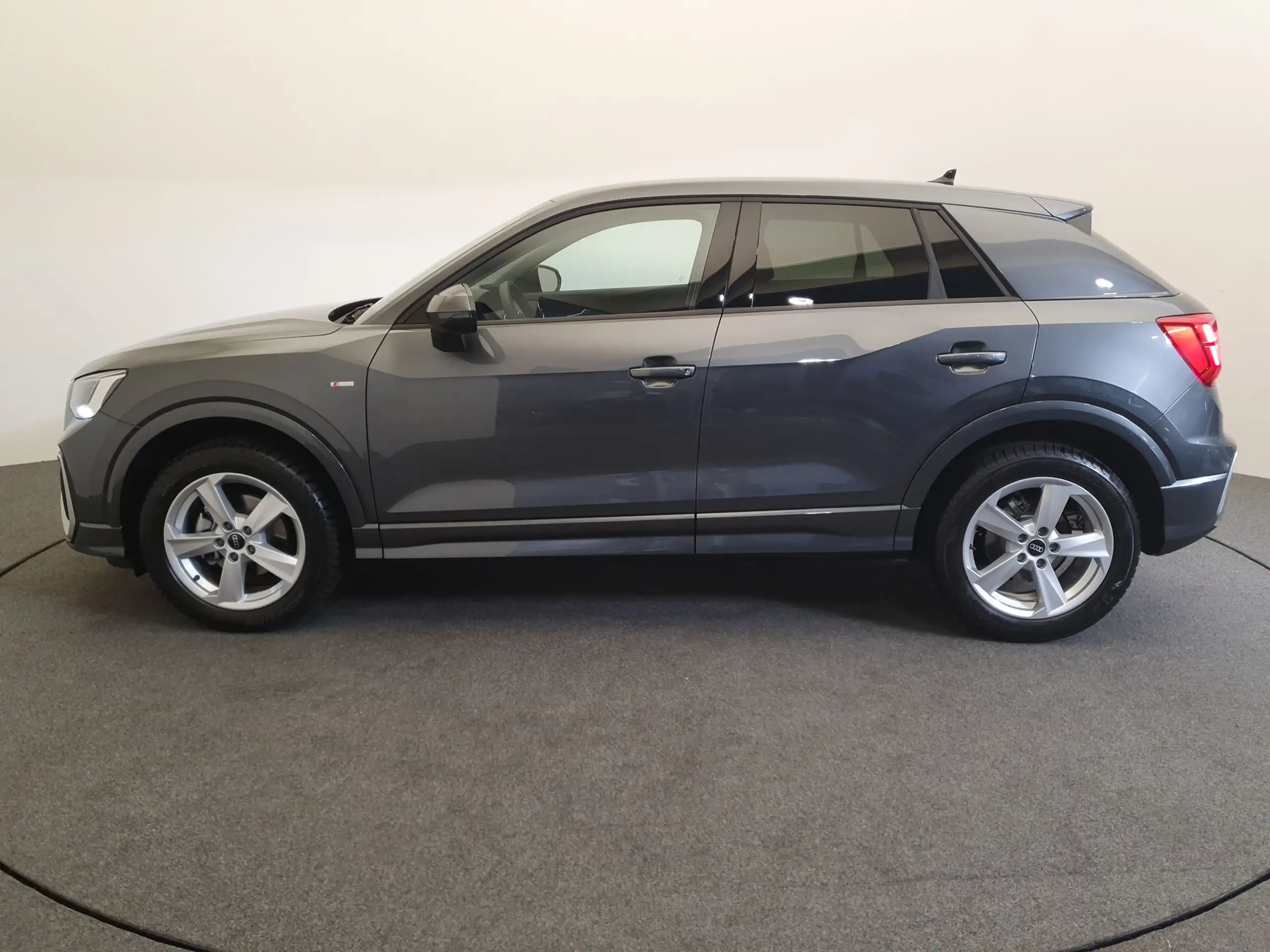 Audi - Q2