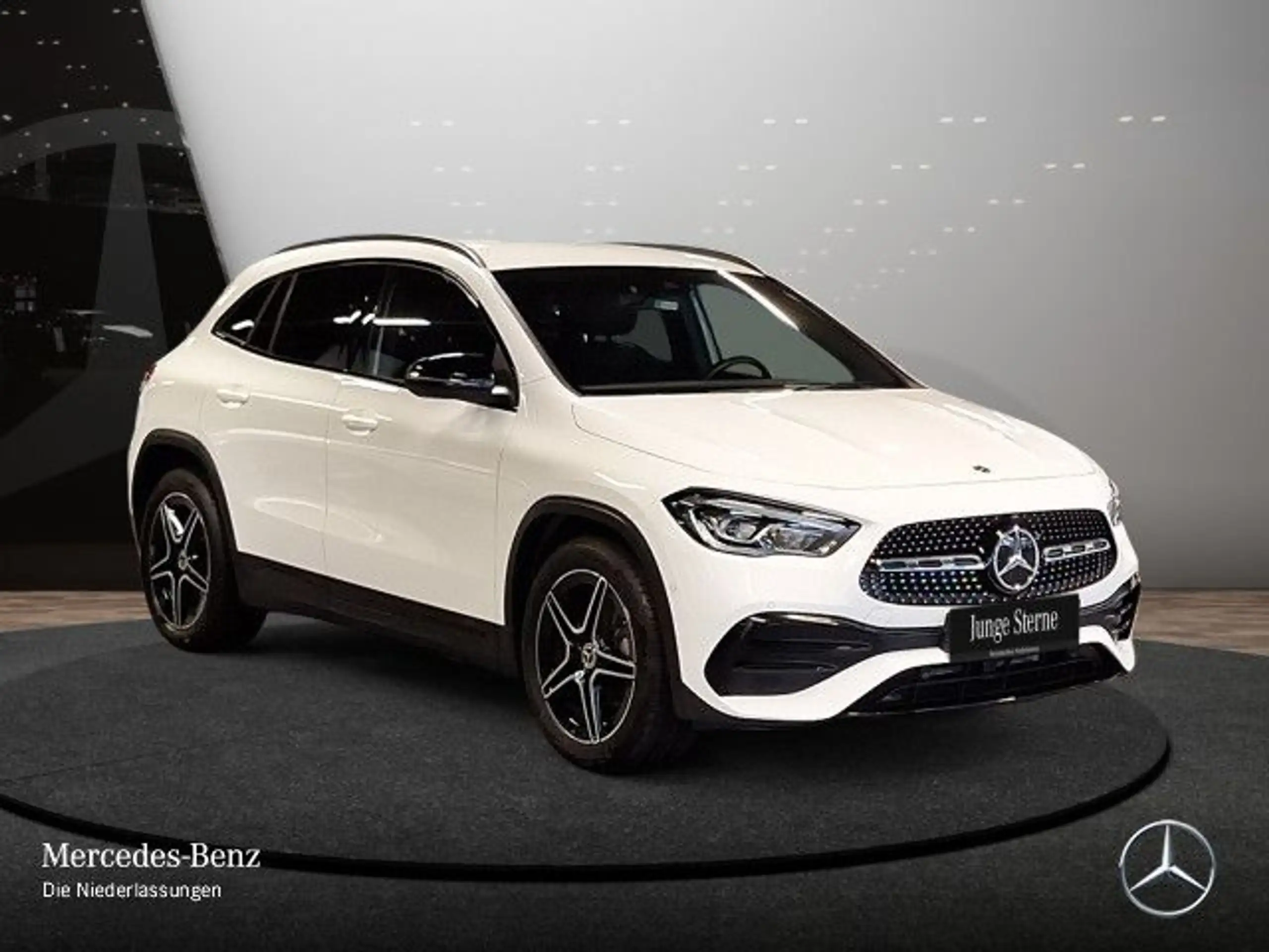 Mercedes-Benz - GLA 200