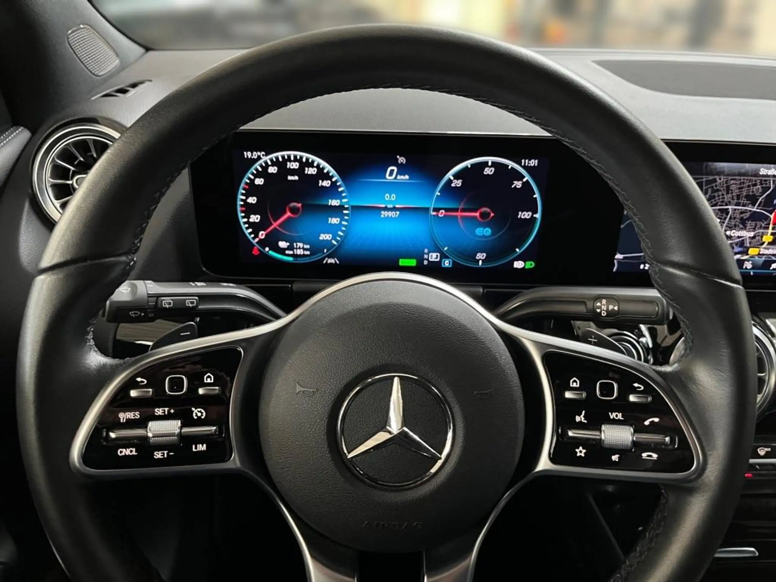 Mercedes-Benz - EQA 250